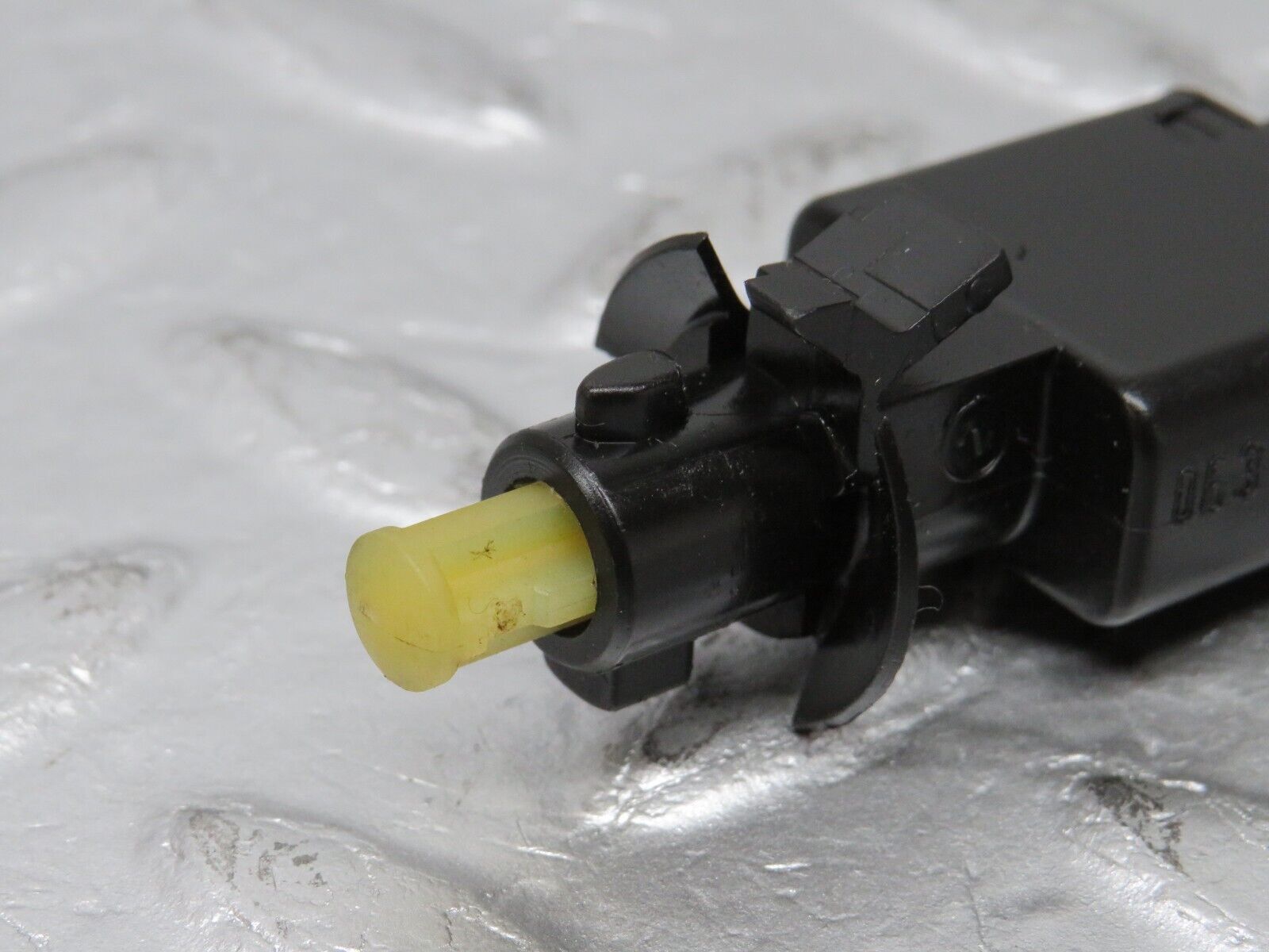 38846 Mercedes-Benz W201 190E 2.6L Brake Light Switch 0005457709