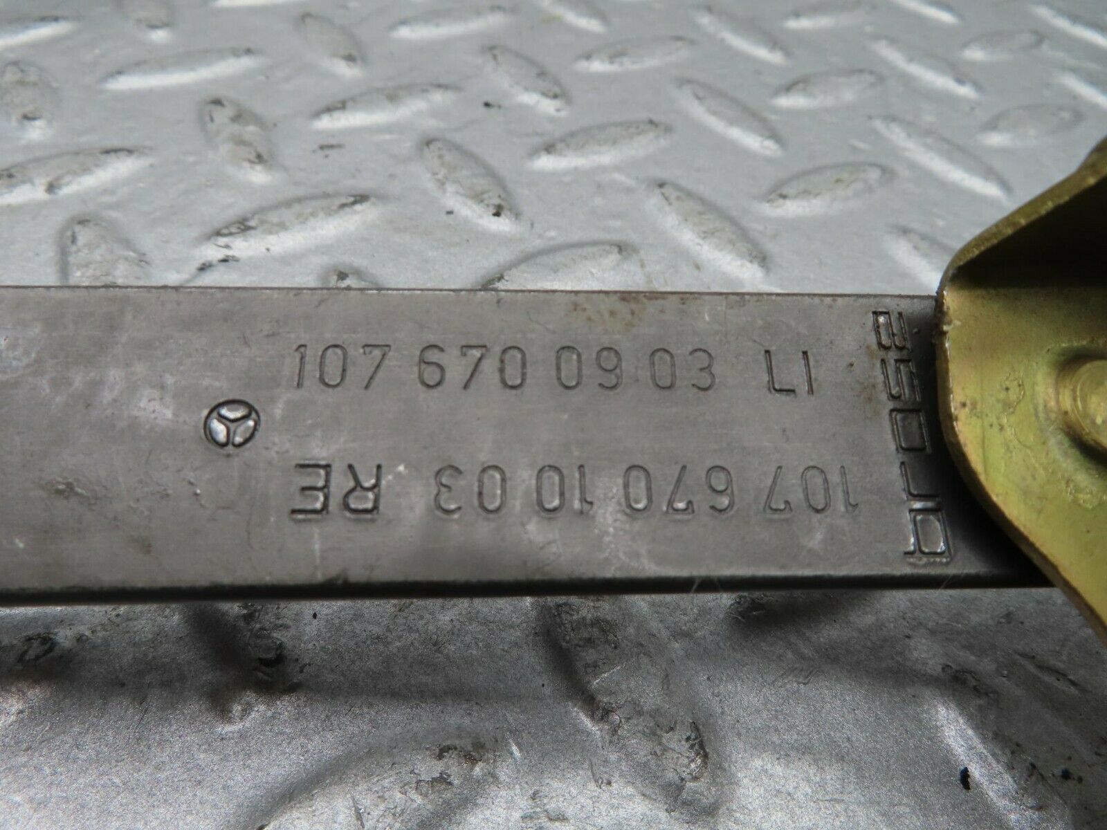 16640 Mercedes-Benz C107 380SLC Rear Right Power Window Regulator 1076701003