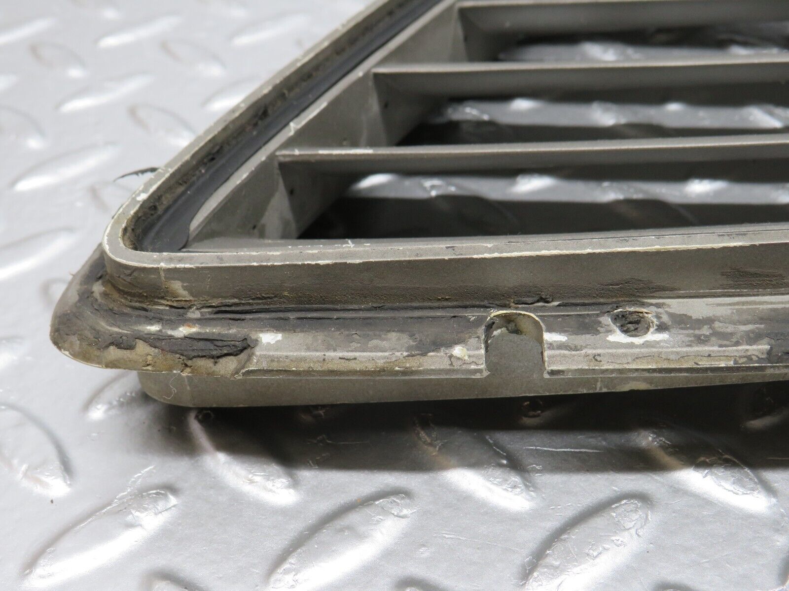 0706 Mercedes-Benz C107 350SLC Coupe Side Window Louvre Rear Left