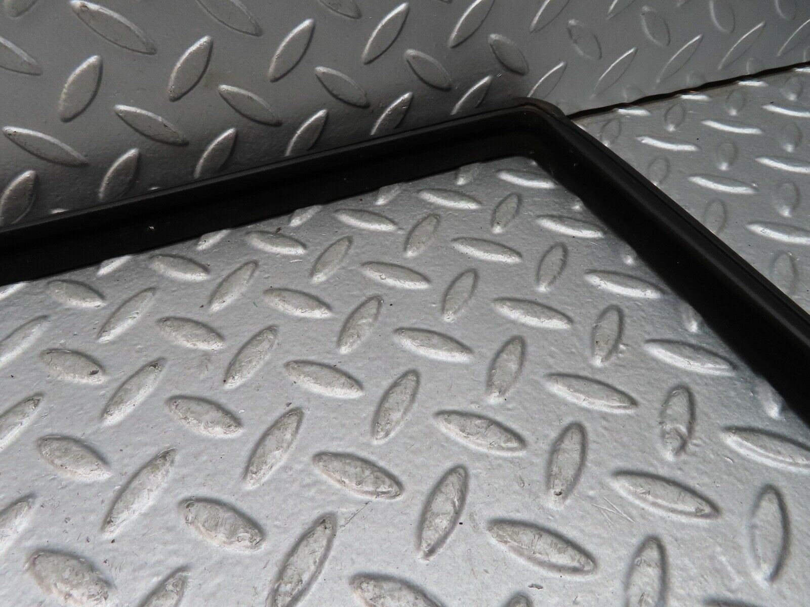 18813 Mercedes-Benz W116 Rear Left Door Window Channel Felt Guide Seal