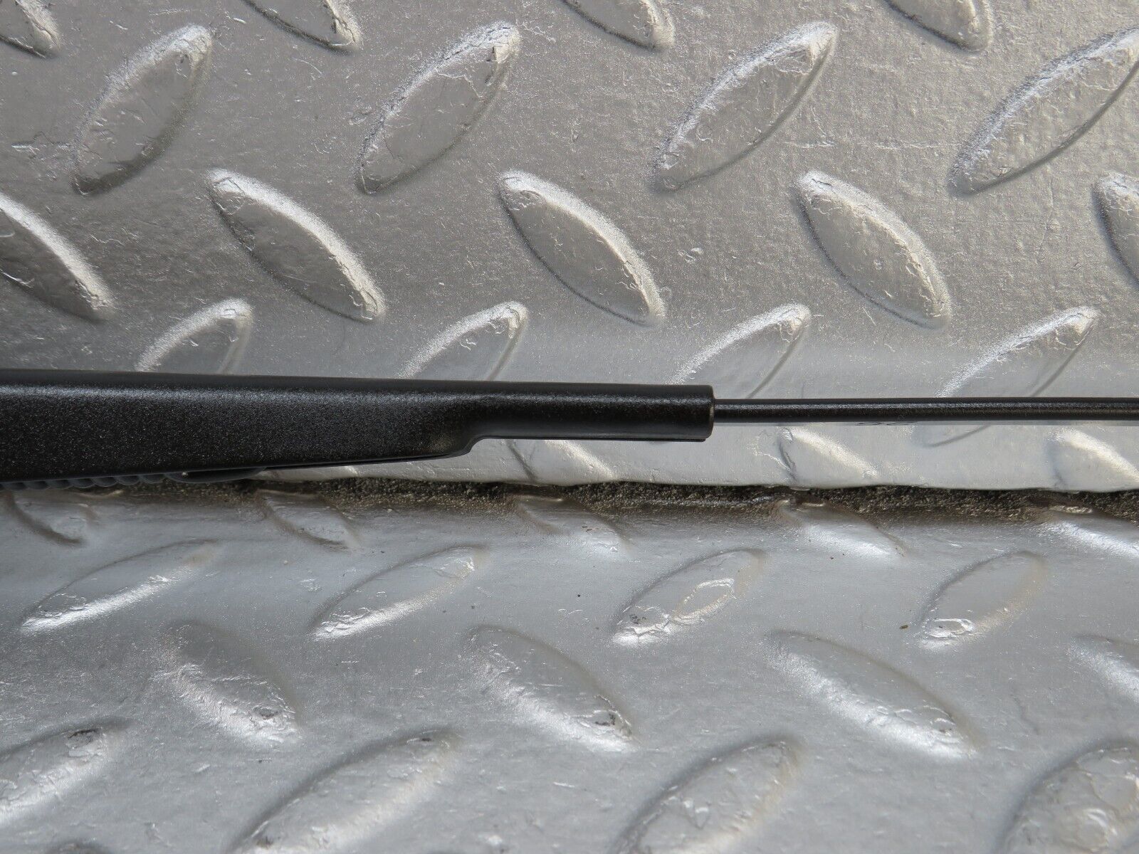 36166 Mercedes-Benz W126 420SE Windscreen Wiper Arm Right Side