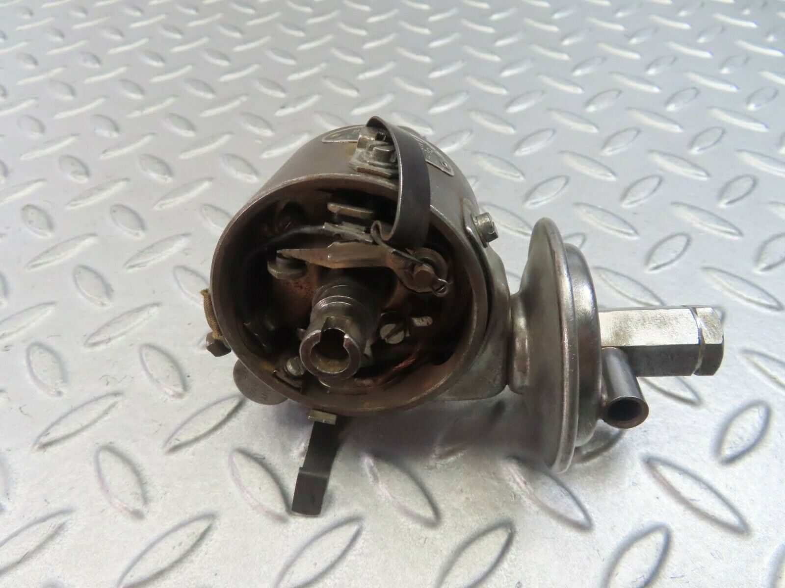 8383 Mercedes-Benz W105 Ignition Distributor 0231116038