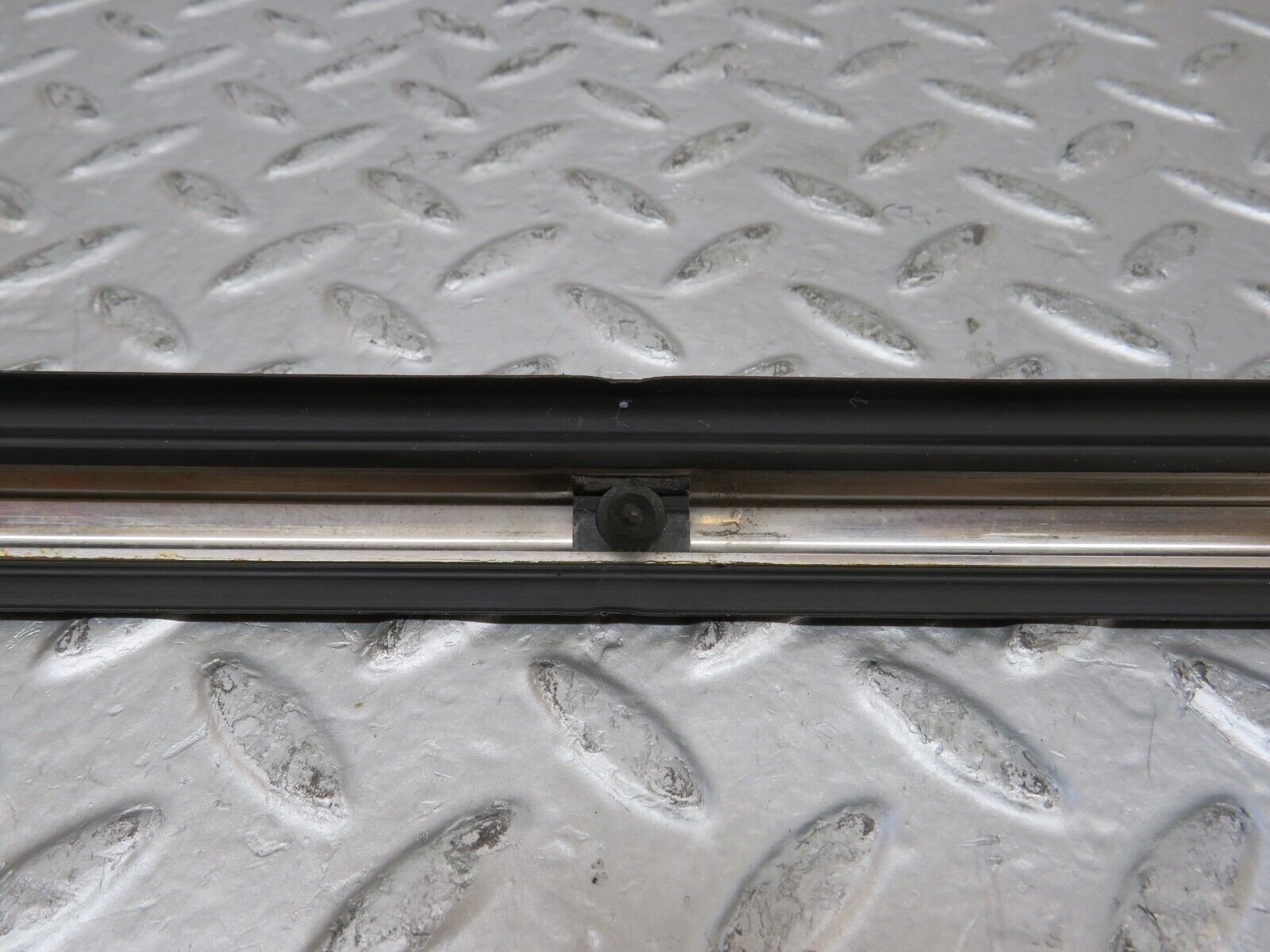 26077 Mercedes-Benz W116 450SE Front Left Fender Wing Centre Moulding Trim