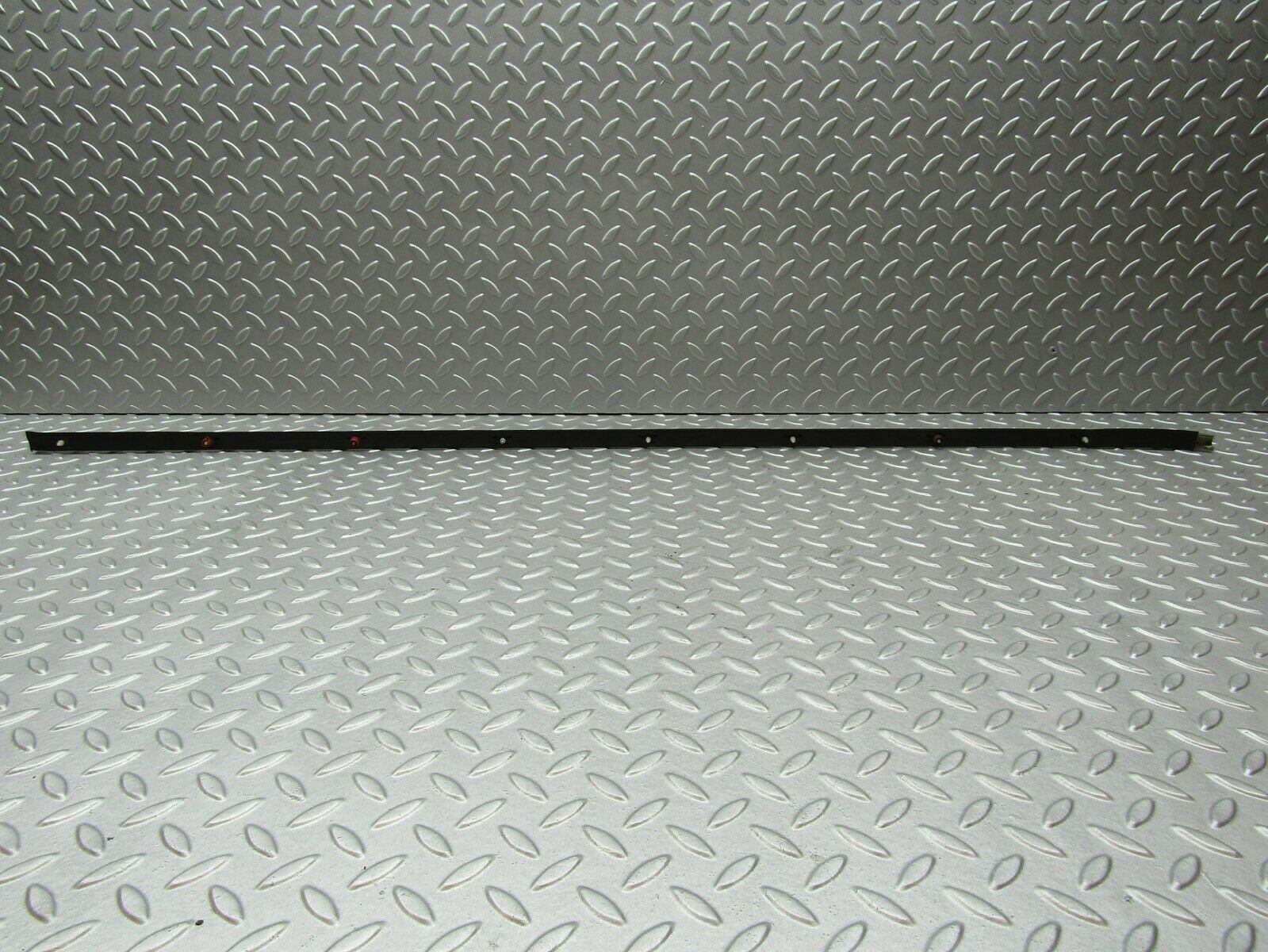 3340 Mercedes-Benz W115 220D Centre Fender Wing Chrome Trim Front Left