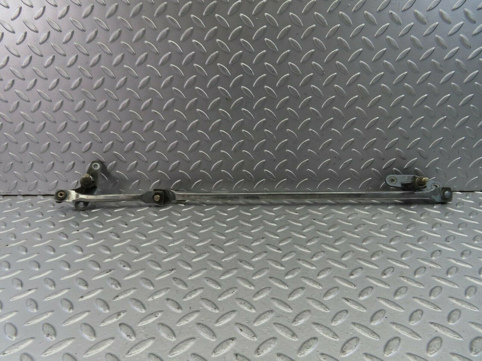 9720 Mercedes-Benz C123 280CE Coupe Windscreen Wiper Linkage