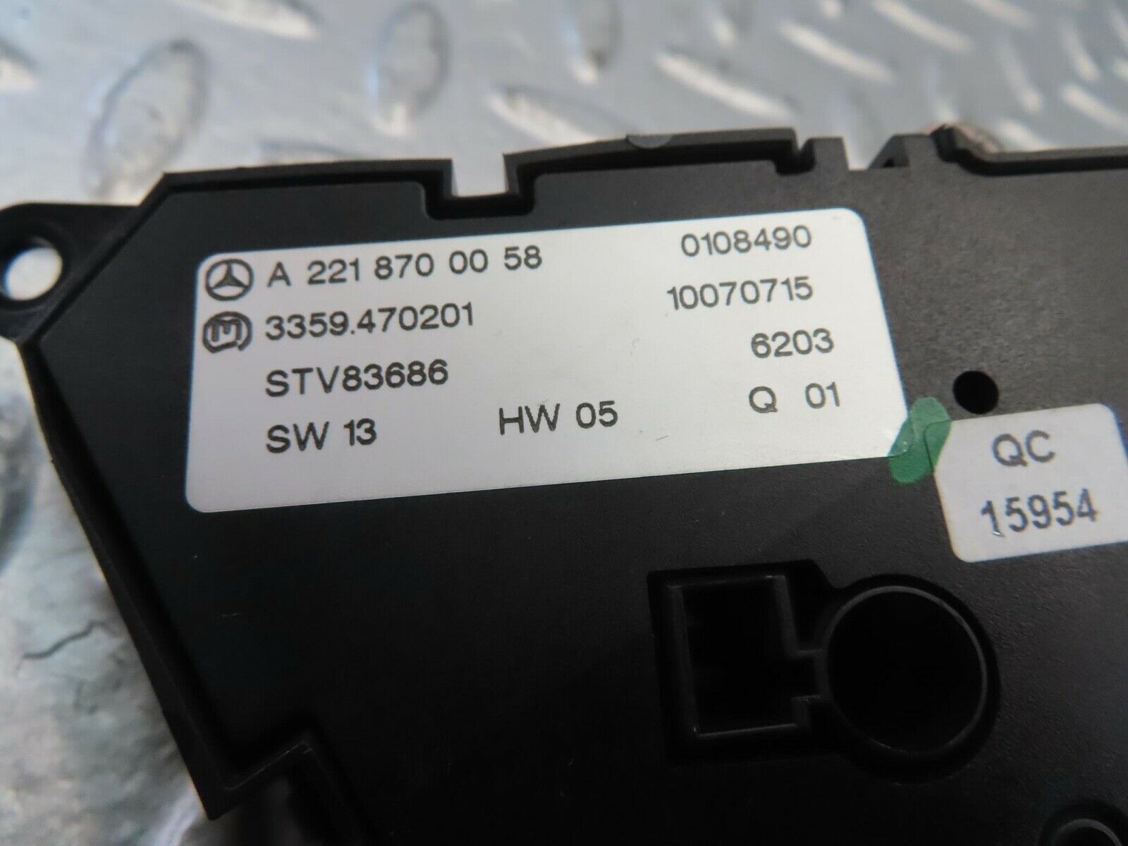 11096 Mercedes-Benz W221 S320 Rear Left Seat Switch 2218700058