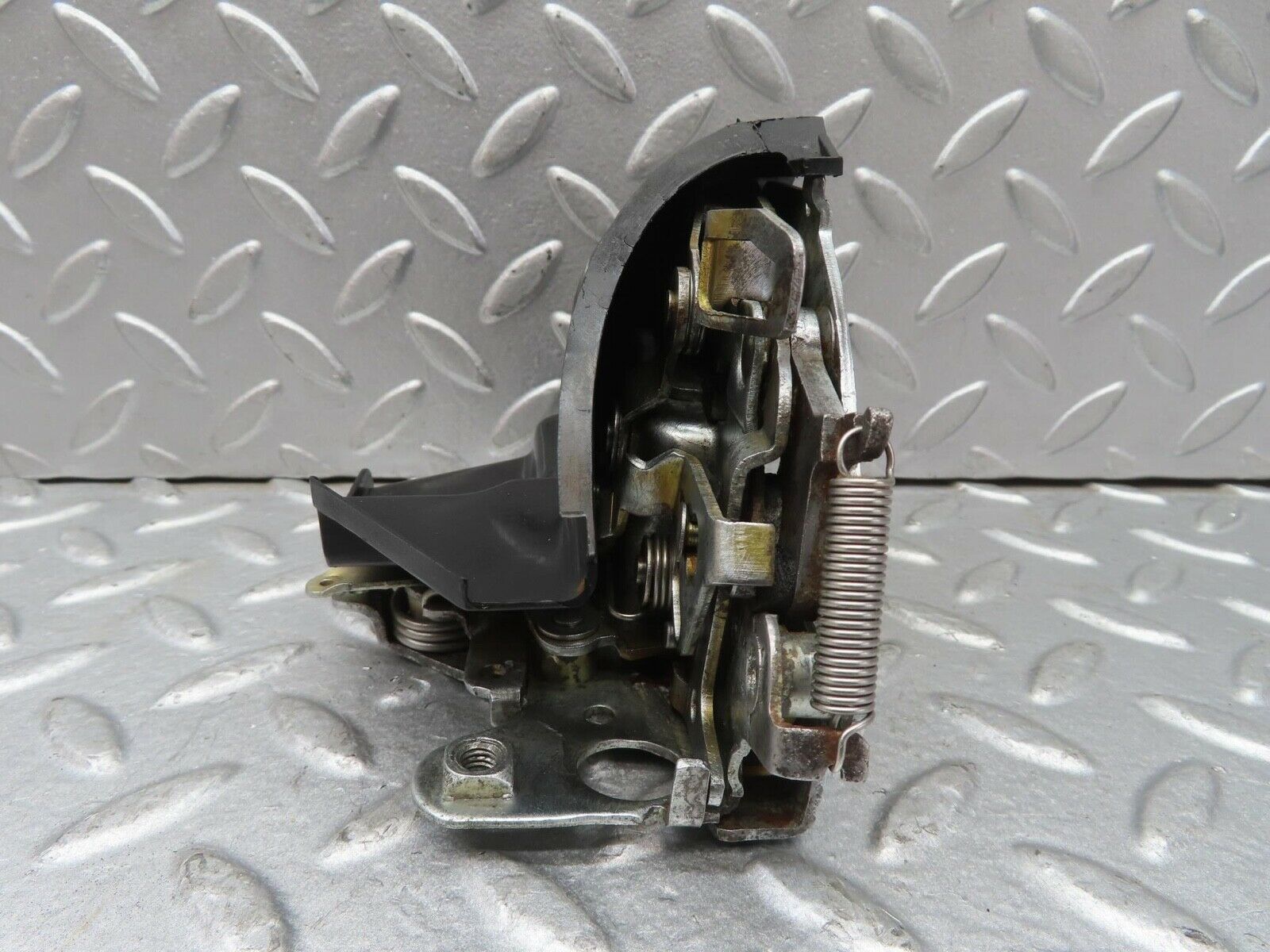 13638 Mercedes-Benz W123 200 Rear Left Door Lock Mechanism 1237330108