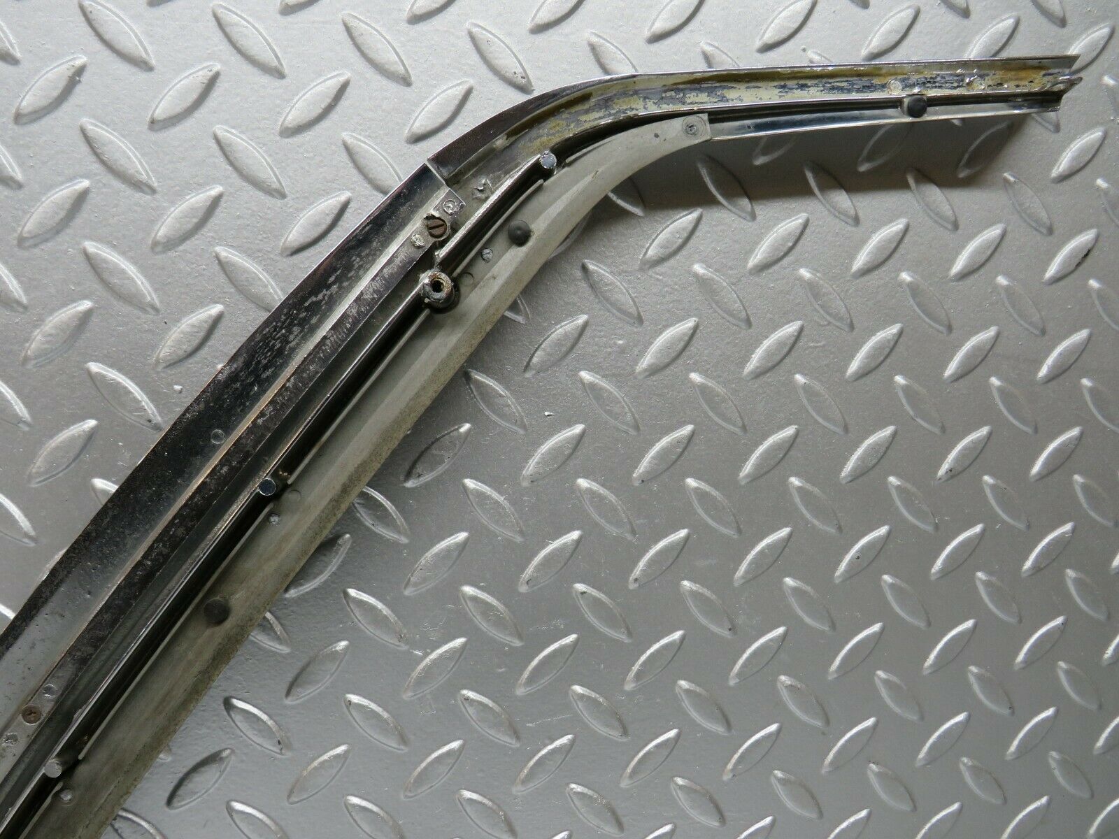 23785 Mercedes-Benz C107 450SLC Coupe Rear Window Trim Left 1076980189