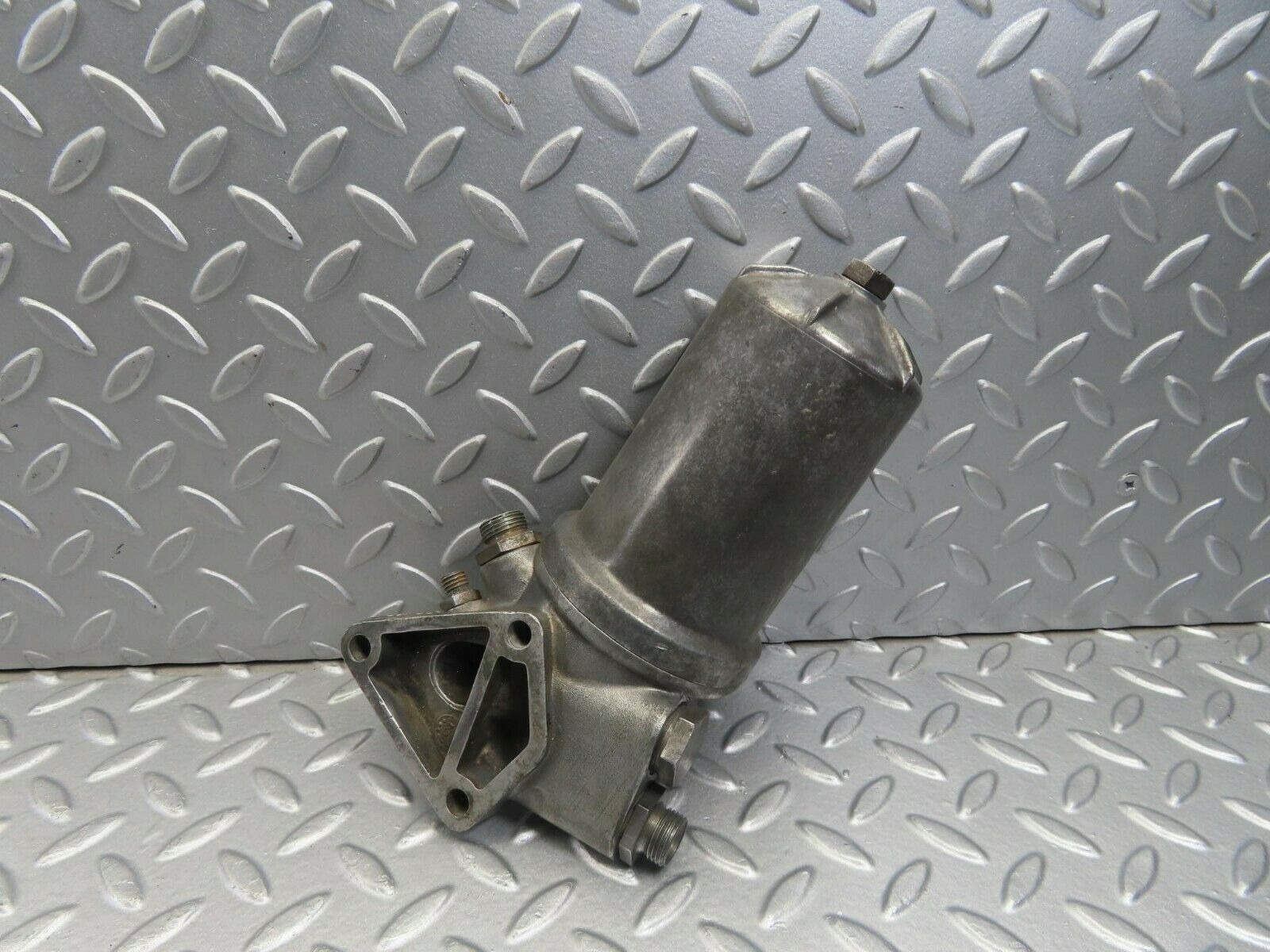 8936 Mercedes-Benz W108 Oil Filter Housing