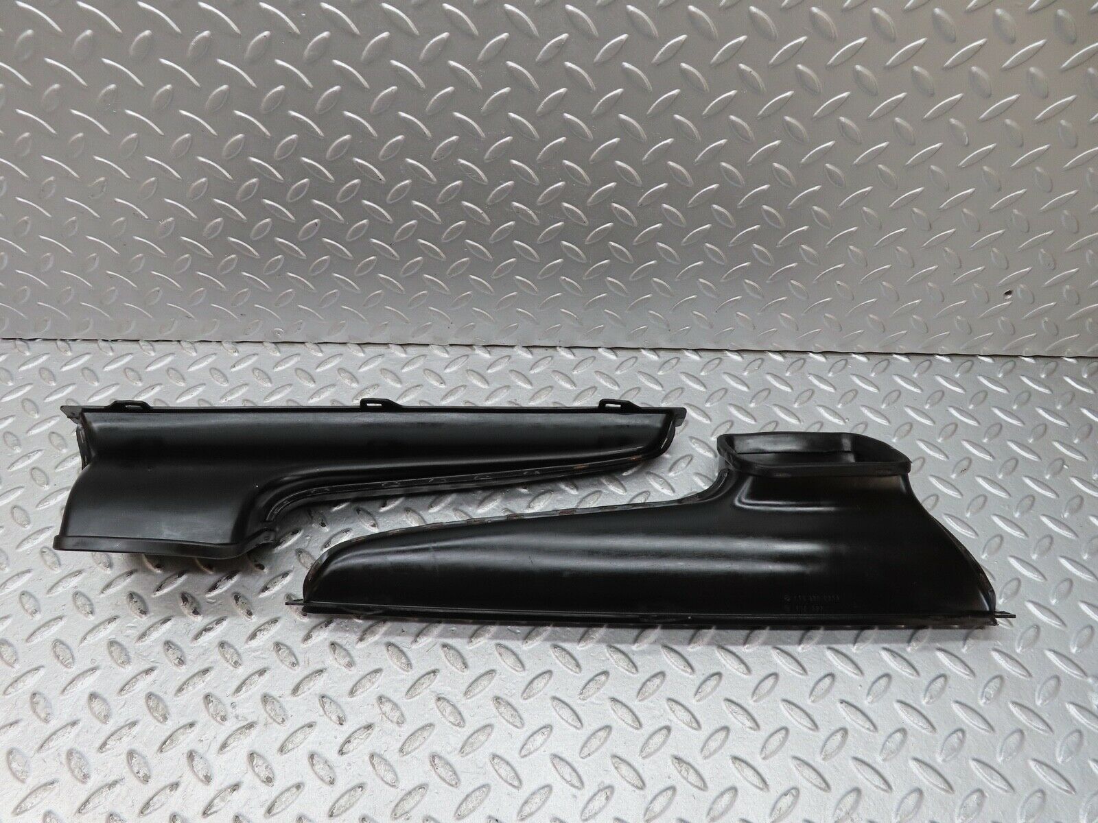 17619 Mercedes-Benz W116 450SEL Dashboard Air Vent Duct Pair 1168300319