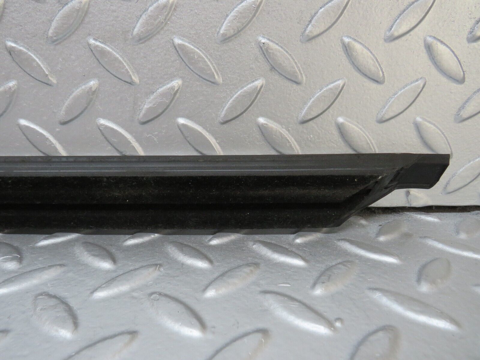 35262 Mercedes-Benz W221 Rear Left Door Window Chrome Trim