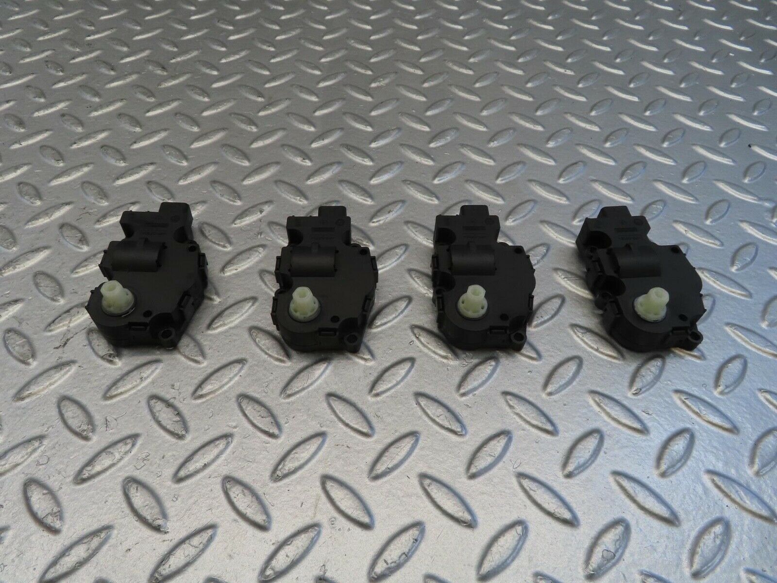 11292 Mercedes-Benz W221 S320 4x Heater Vent Control Actuator Motor 412650750