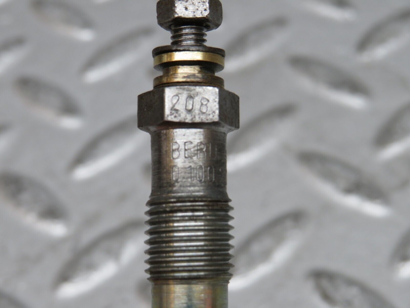28501 Mercedes-Benz S123 240D Wagon Glow Plug Beru 0100221107