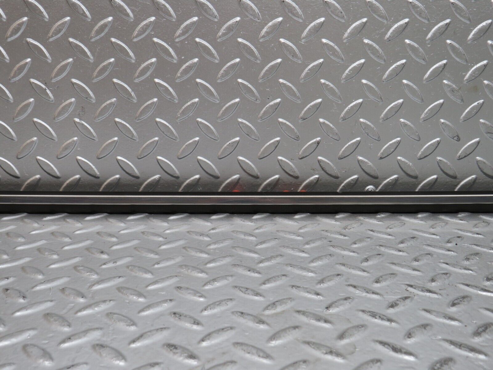 28237 Mercedes-Benz S123 240D Wagon Front Right Door Centre Moulding Trim