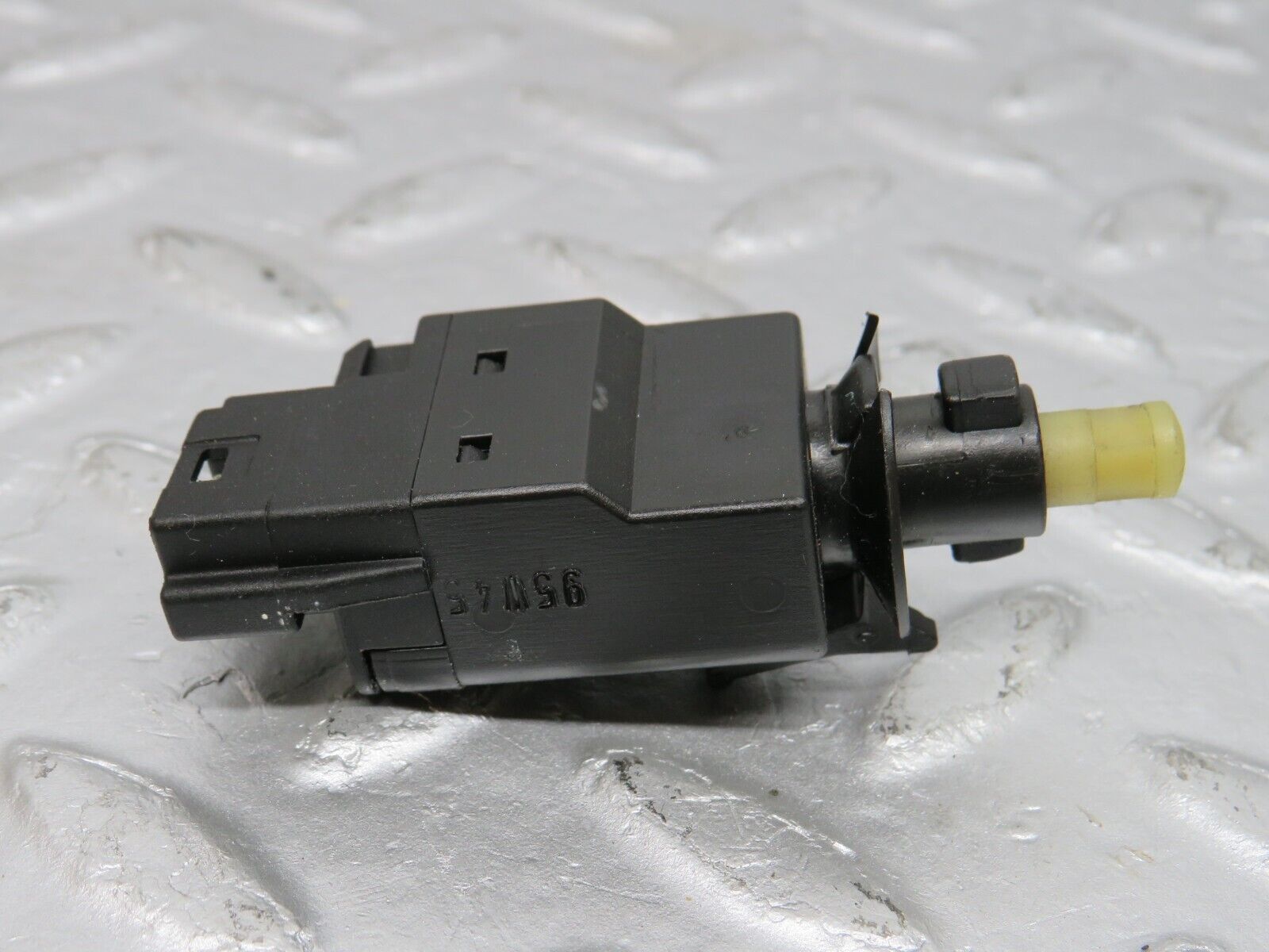 39635 Mercedes-Benz R129 320SL Coupe Brake Light Switch 0015450109