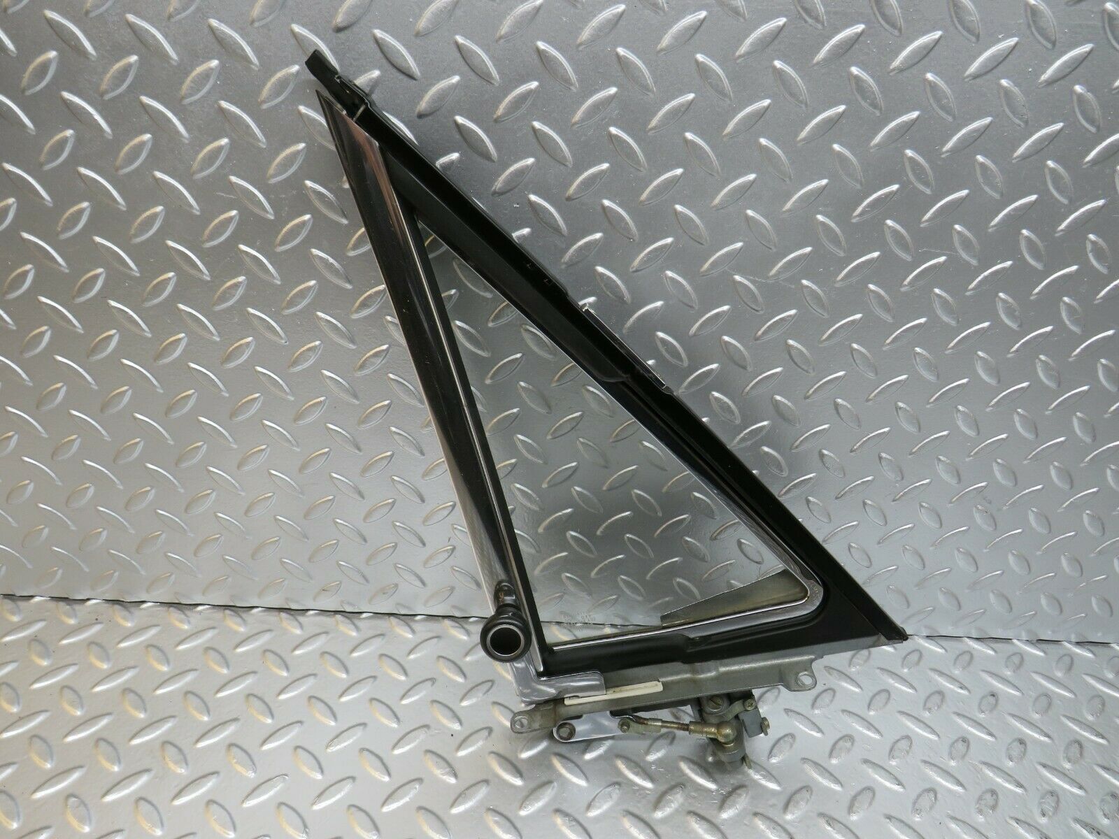 24586 Mercedes-Benz W108 Front Left Quarter Window