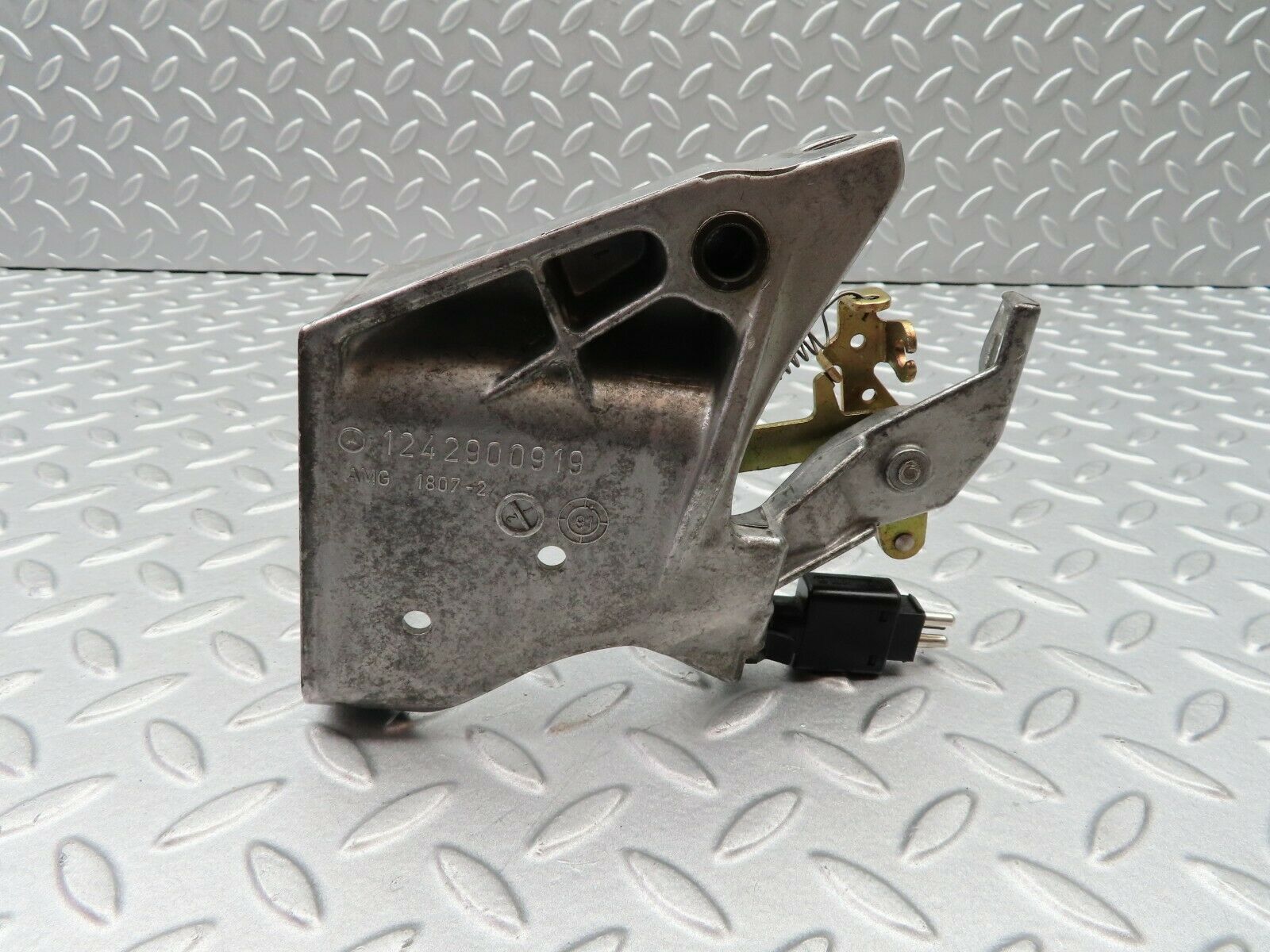 5490 Mercedes-Benz W124 230E Brake Pedal Bracket 1242900919