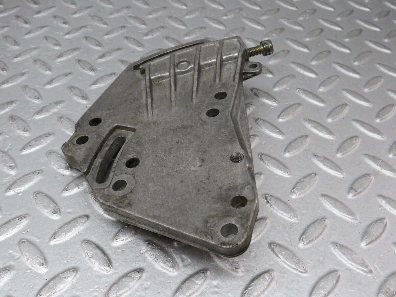 36259 Mercedes-Benz W126 420SE Power Steering Pump Tensioner Bracket 1174661241