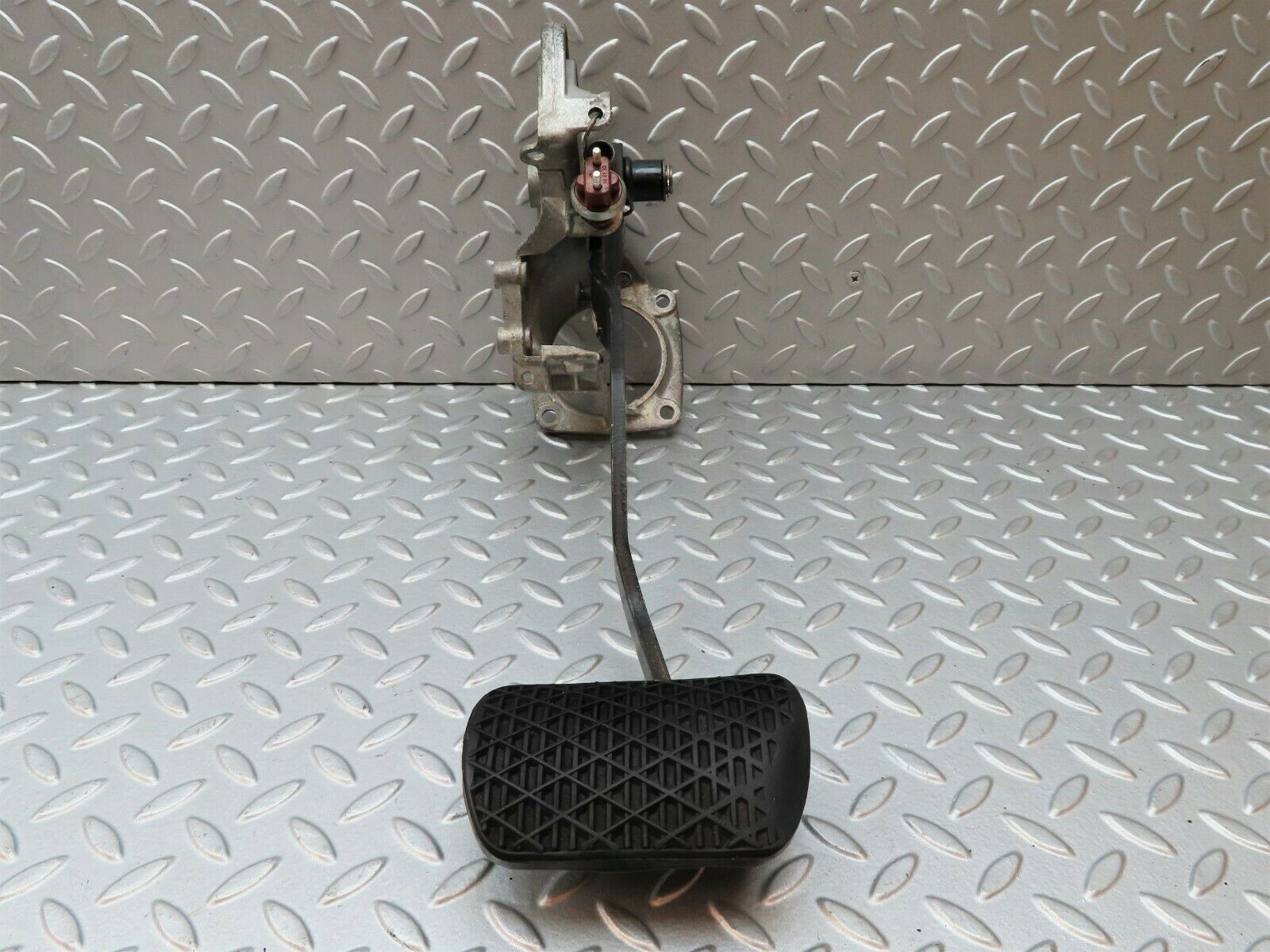 4349 Mercedes-Benz W123 230E Brake Pedal Assembly 1232900219