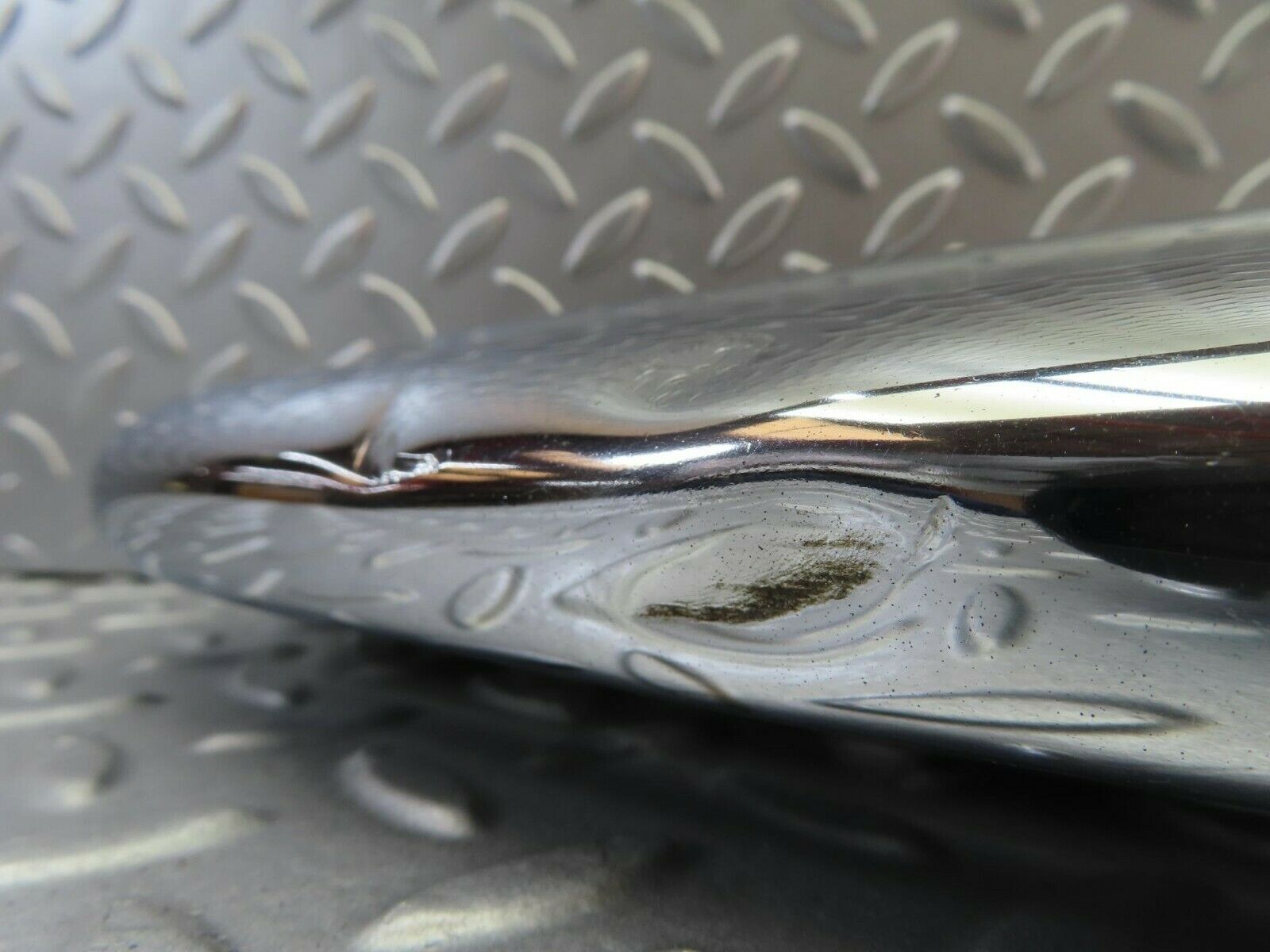 10610 Mercedes-Benz W108 Front Left Upper Bumper Corner