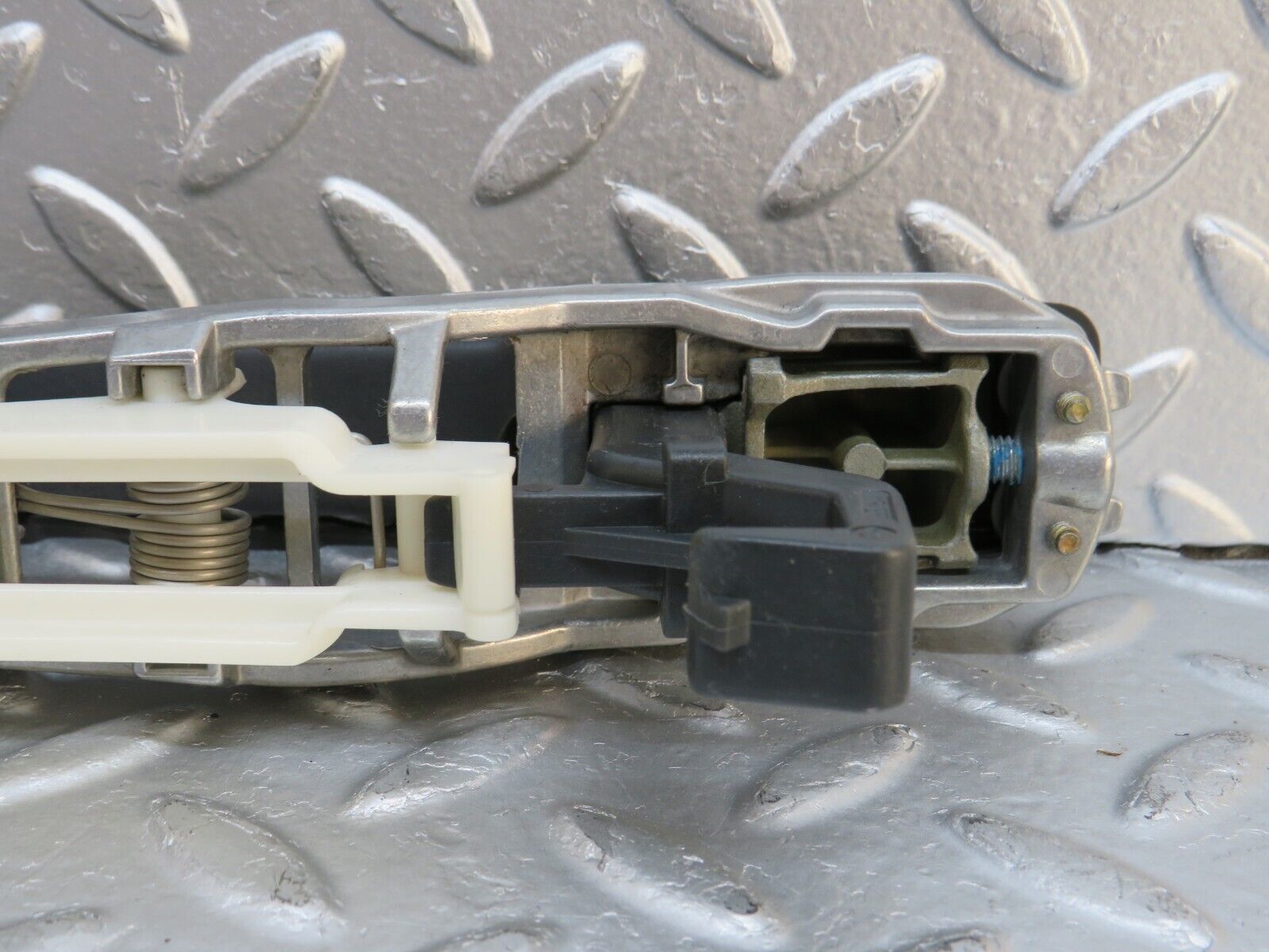 29323 Mercedes-Benz W124 230E Rear Left Exterior Door Handle