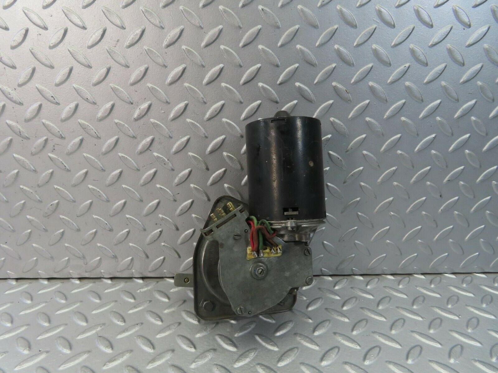 8937 Mercedes-Benz W115 Wiper Motor Bosch 0390341068