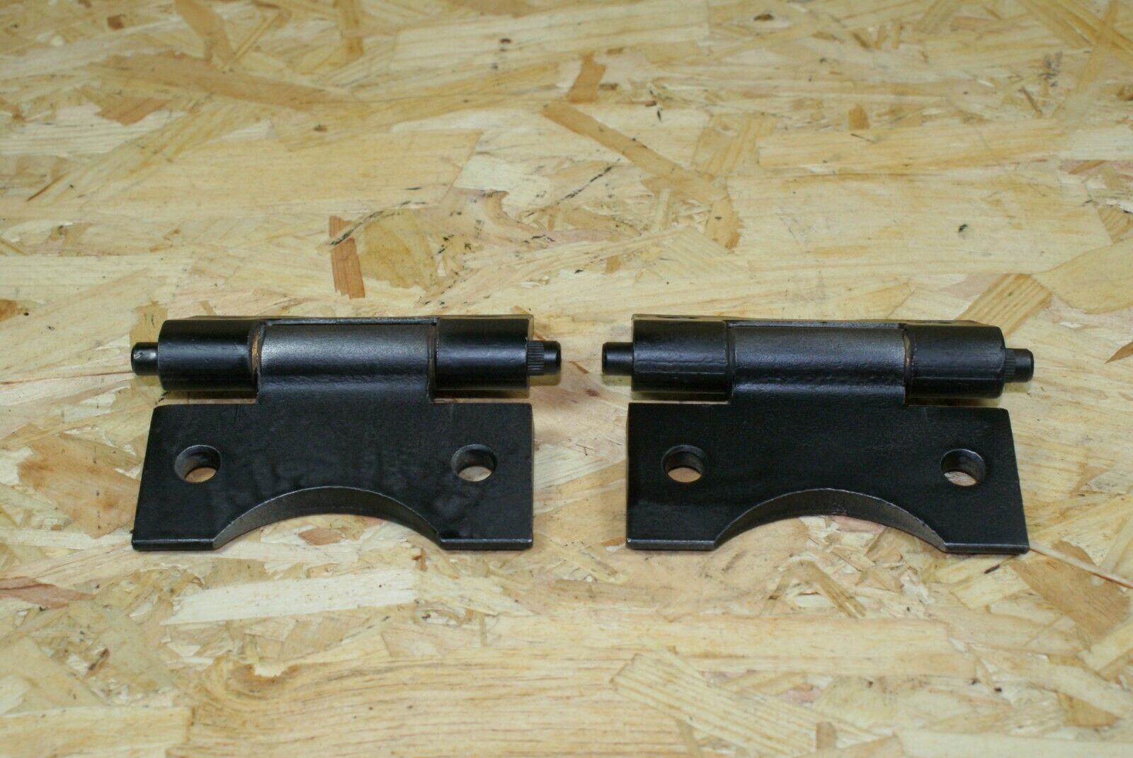 2244 Mercedes-Benz W123 280E Door Hinge Pair 1237200037