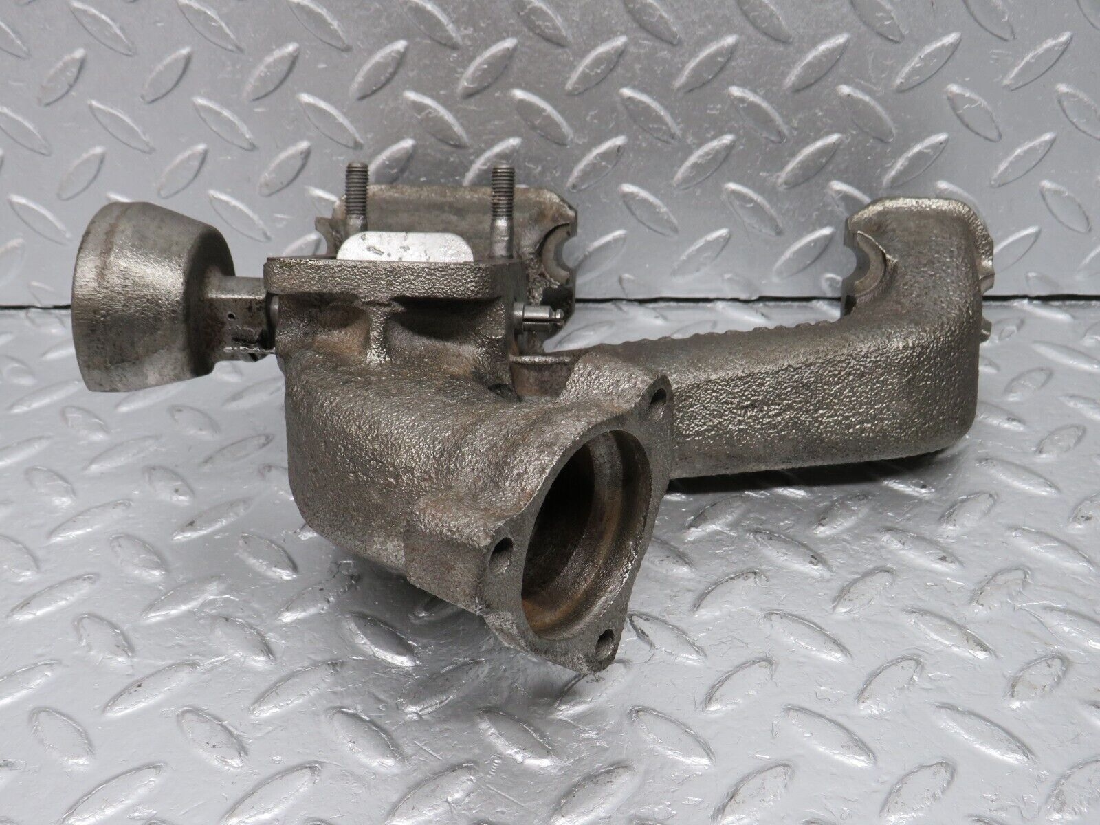 40425 Mercedes-Benz W110 230 Exhaust Manifold 1081420102 1801430207