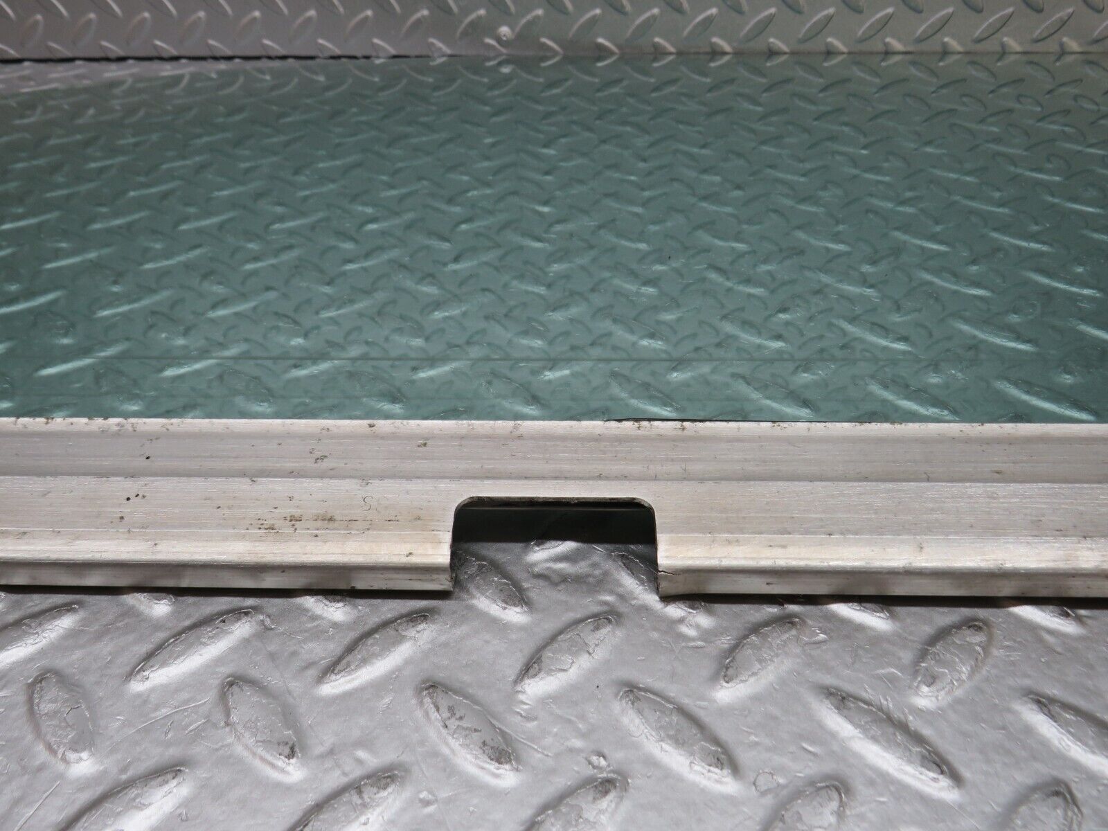 36564 Mercedes-Benz W201 190E 2.0L Front Left Door Window Glass