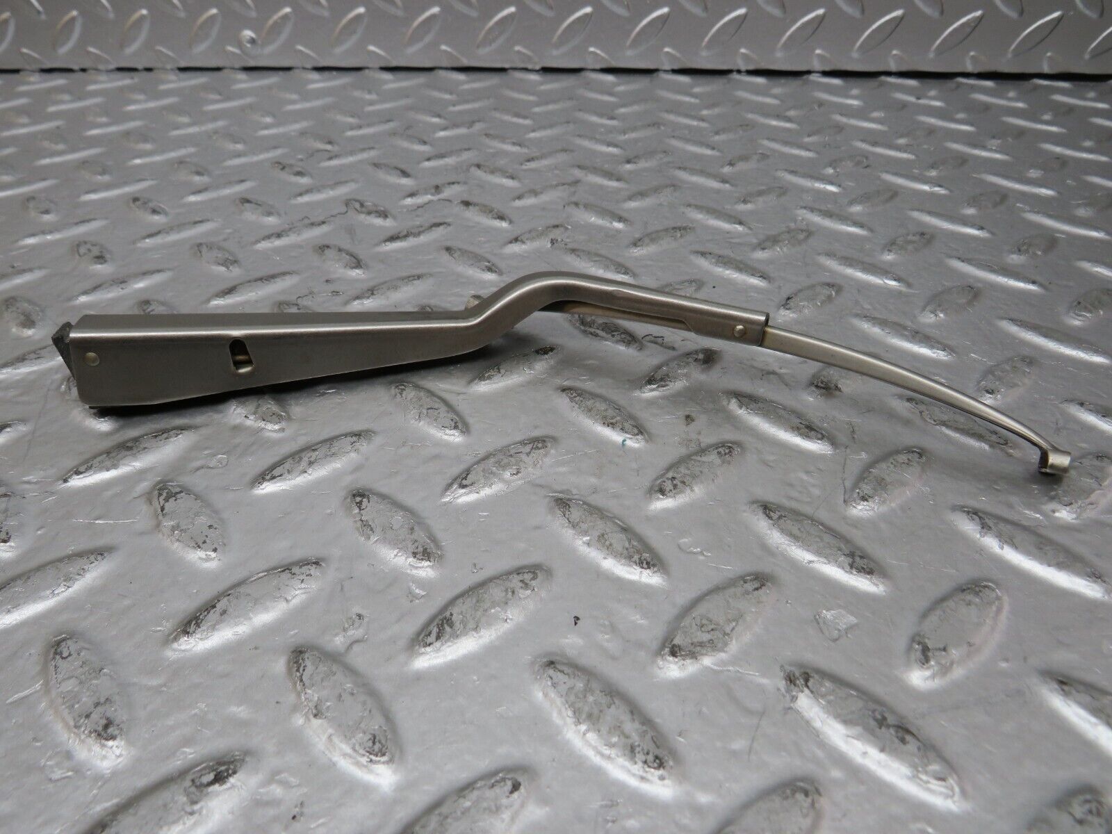 26051 Mercedes-Benz W116 450SE Headlight Wiper Arm Left Bosch