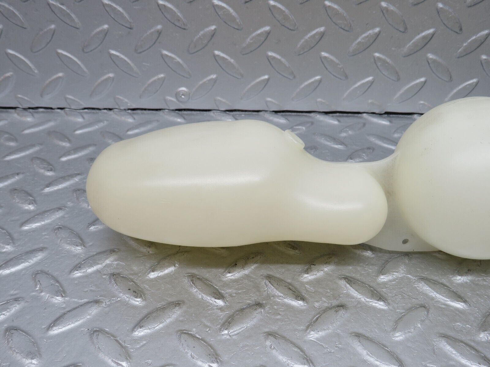 35998 Mercedes-Benz W126 420SE Vacuum Reservoir Tank