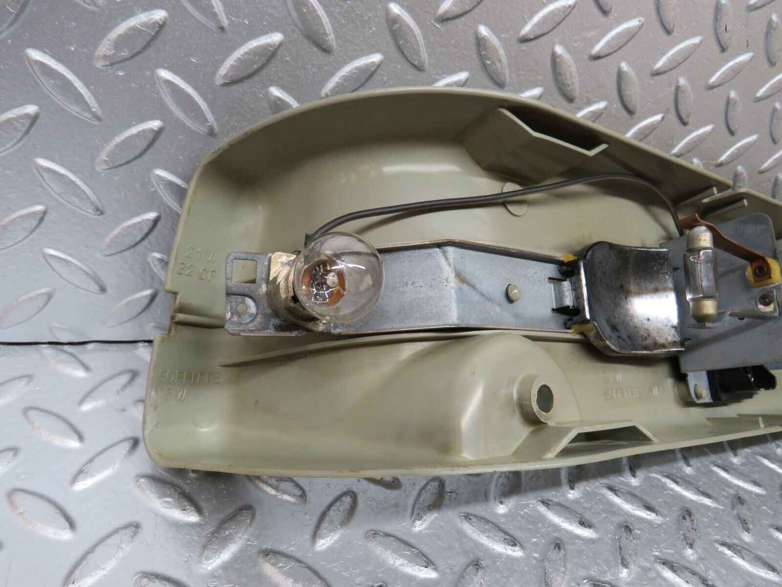 32688 Mercedes-Benz C107 350SLC Coupe Coupe Tail Light Bulb Holder Left Side