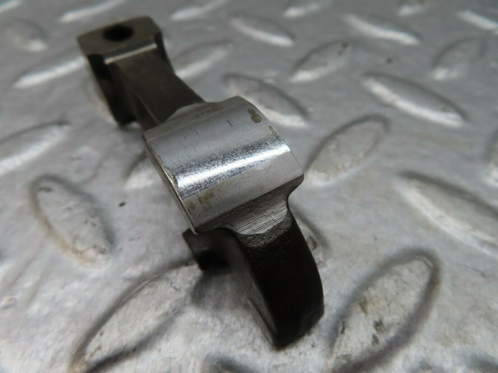 18063 Mercedes-Benz W123 200 Valve Rocker Arm With Retaining Spring