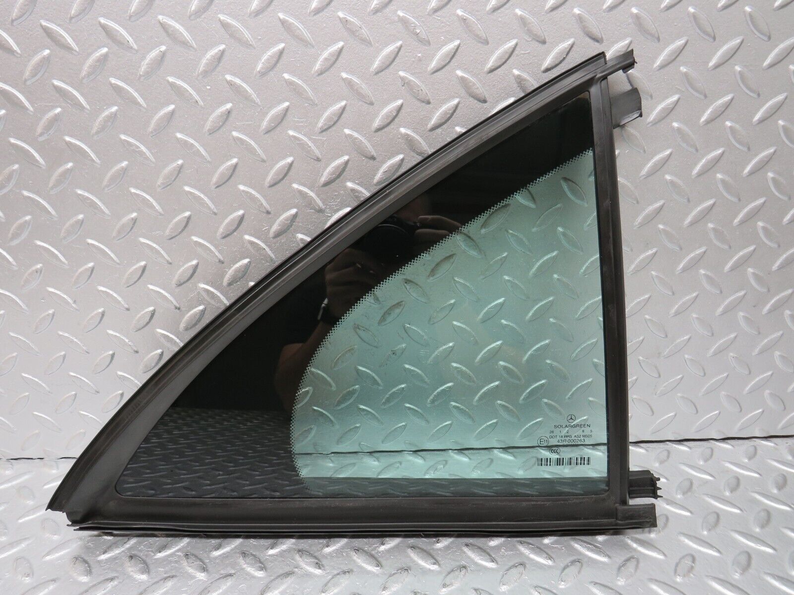 35169 Mercedes-Benz W221 Rear Right Quarter Window Glass 2217350224