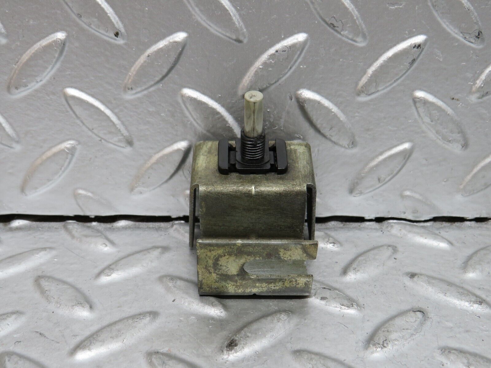 29168 Mercedes-Benz C124 320CE Door Contact Switch With Bracket 2018202110