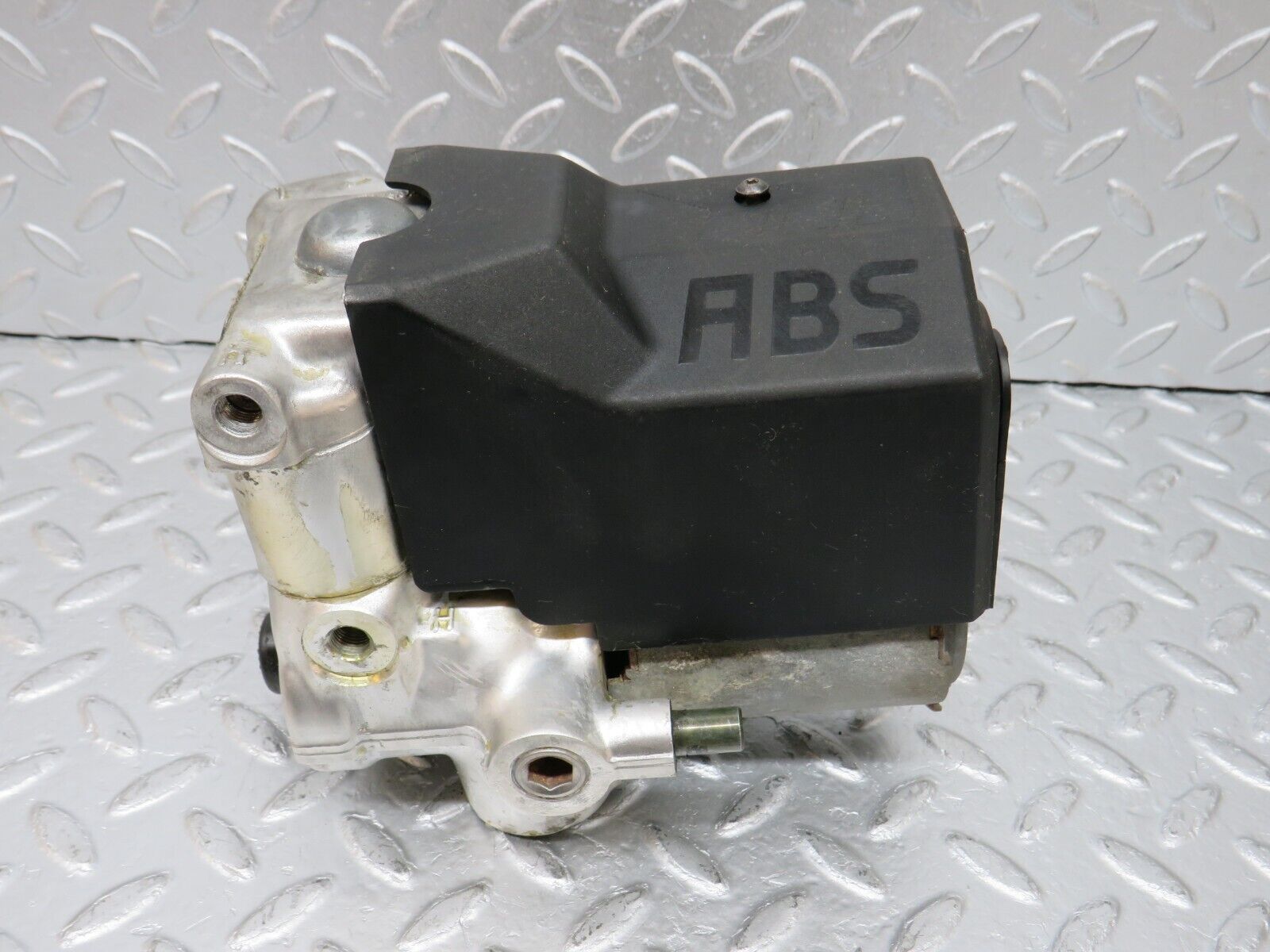 33273 Mercedes-Benz W202 C180 ABS Pump Bosch 0265200043