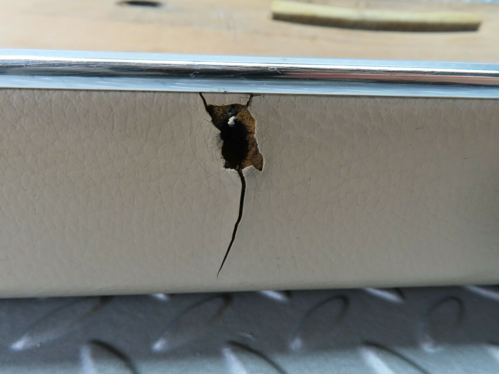 7318 Mercedes-Benz W116 450SE Front Left Door Card Beige