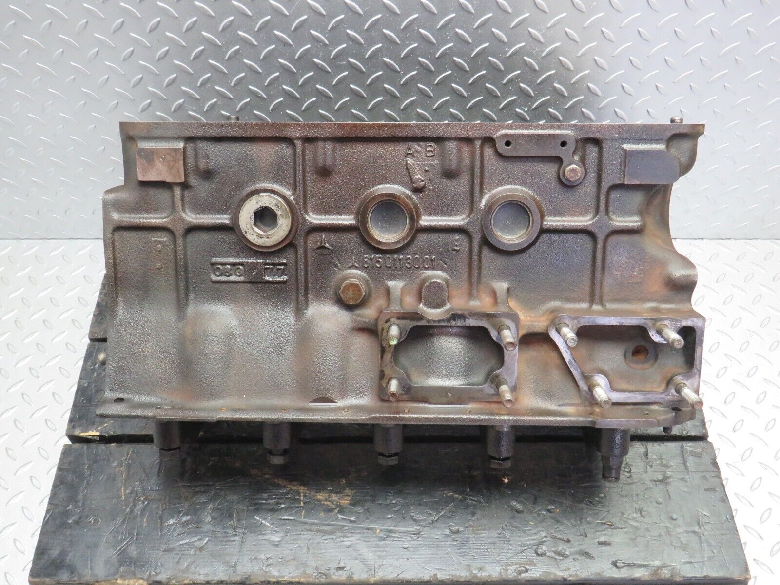 31170 Mercedes-Benz W123 200D Engine Block OM615.940 6150113001