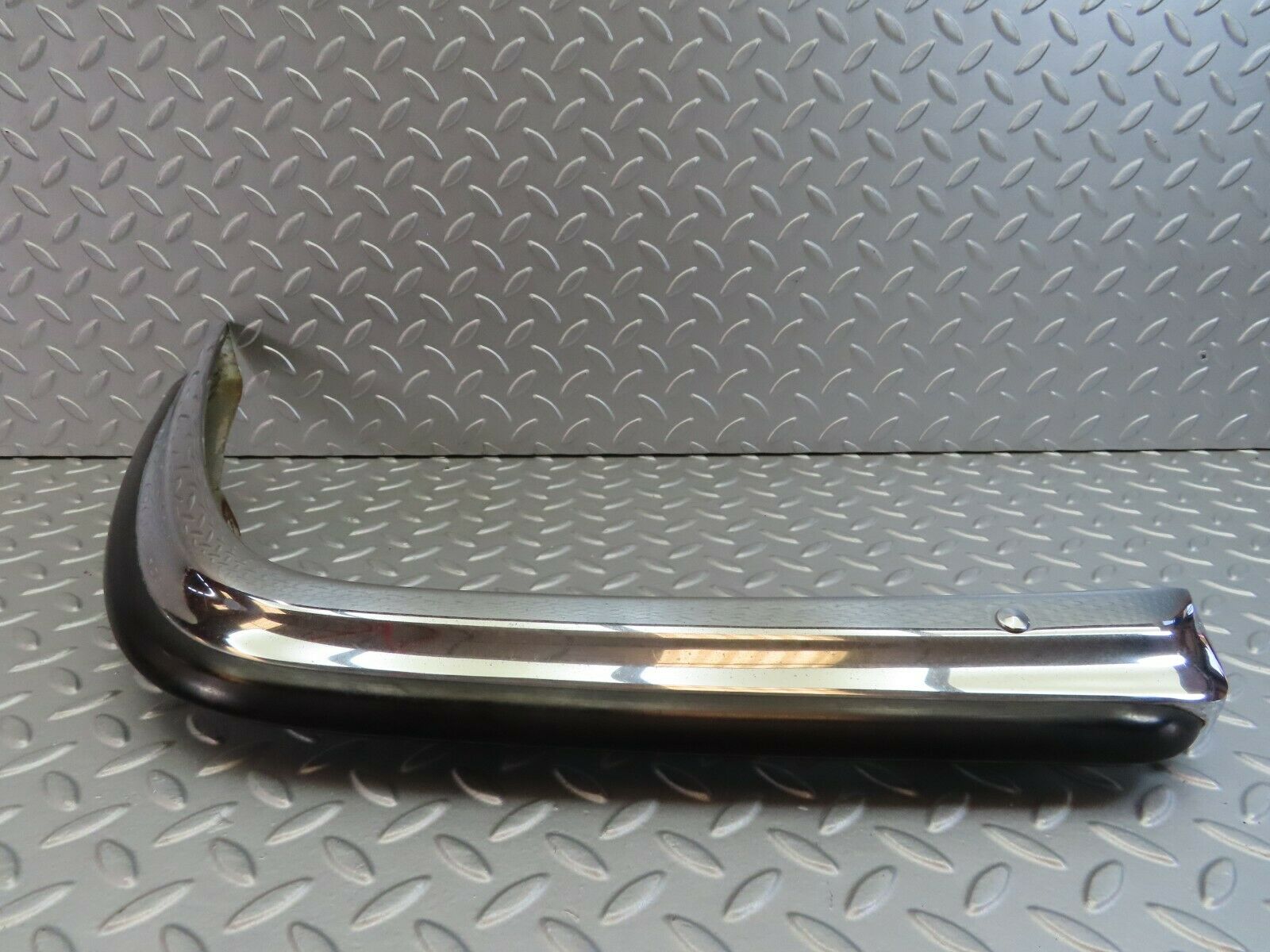 7326 Mercedes-Benz W116 450SE Front Right Upper Bumper Chrome