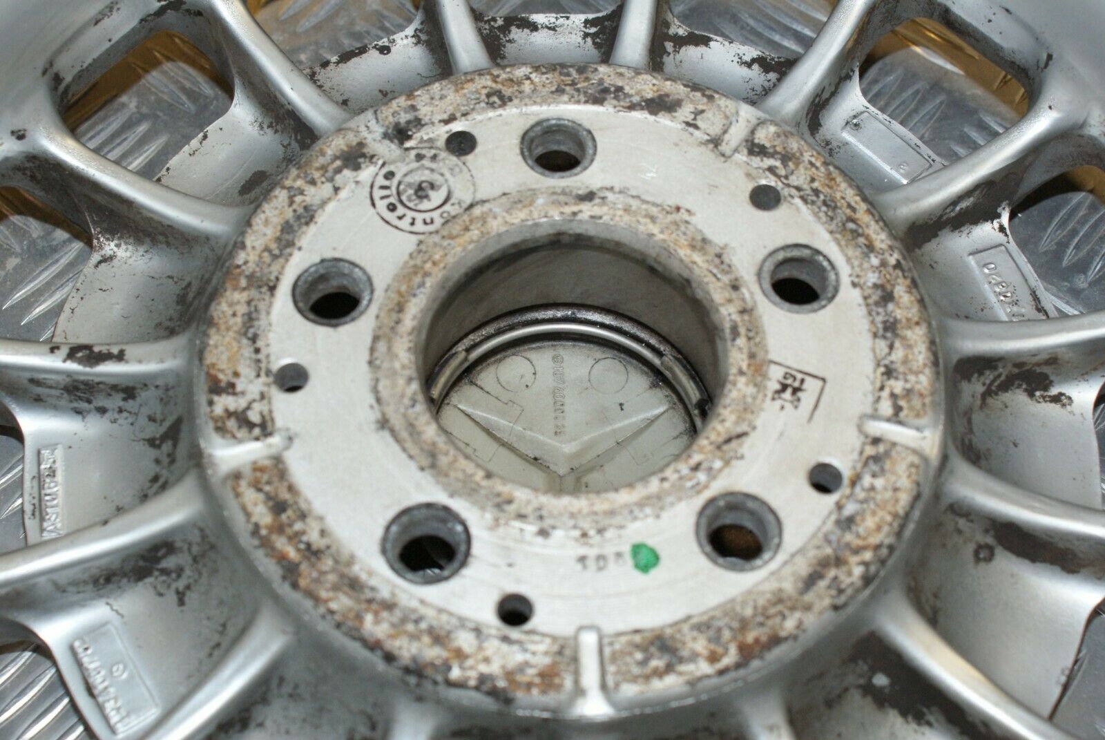 2457 Mercedes-Benz W123 Alloy Wheel Mexican Hat 5.5Jx14H2 ET30 1234001702