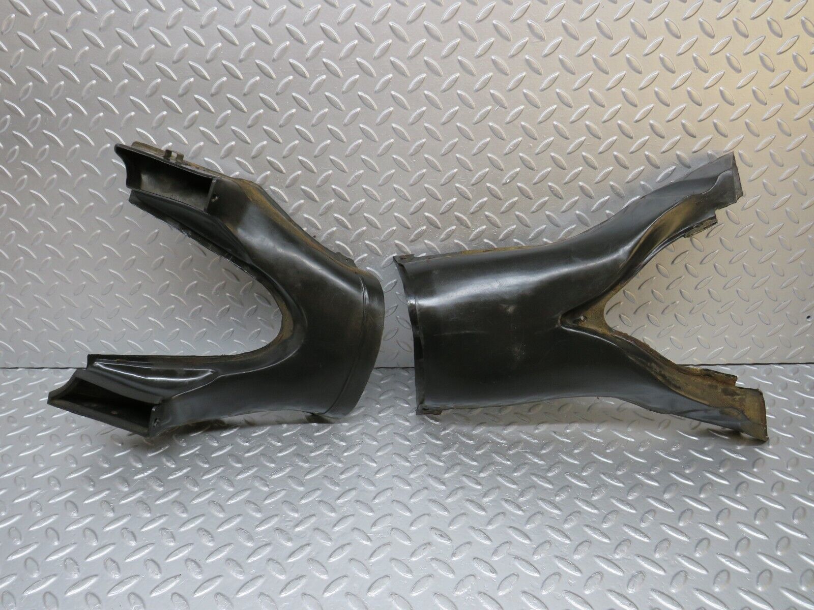 40341 Mercedes-Benz W110 230 Air Duct Vent 1108300045 1108300024