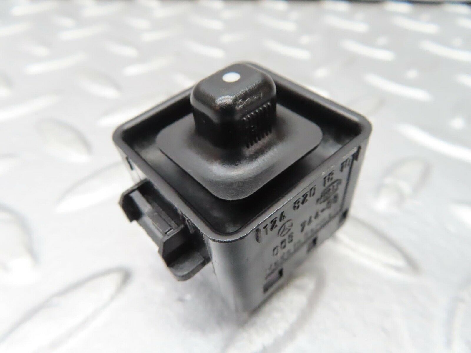 16391 Mercedes-Benz W124 260E Electric Mirror Adjust Switch 1248201810