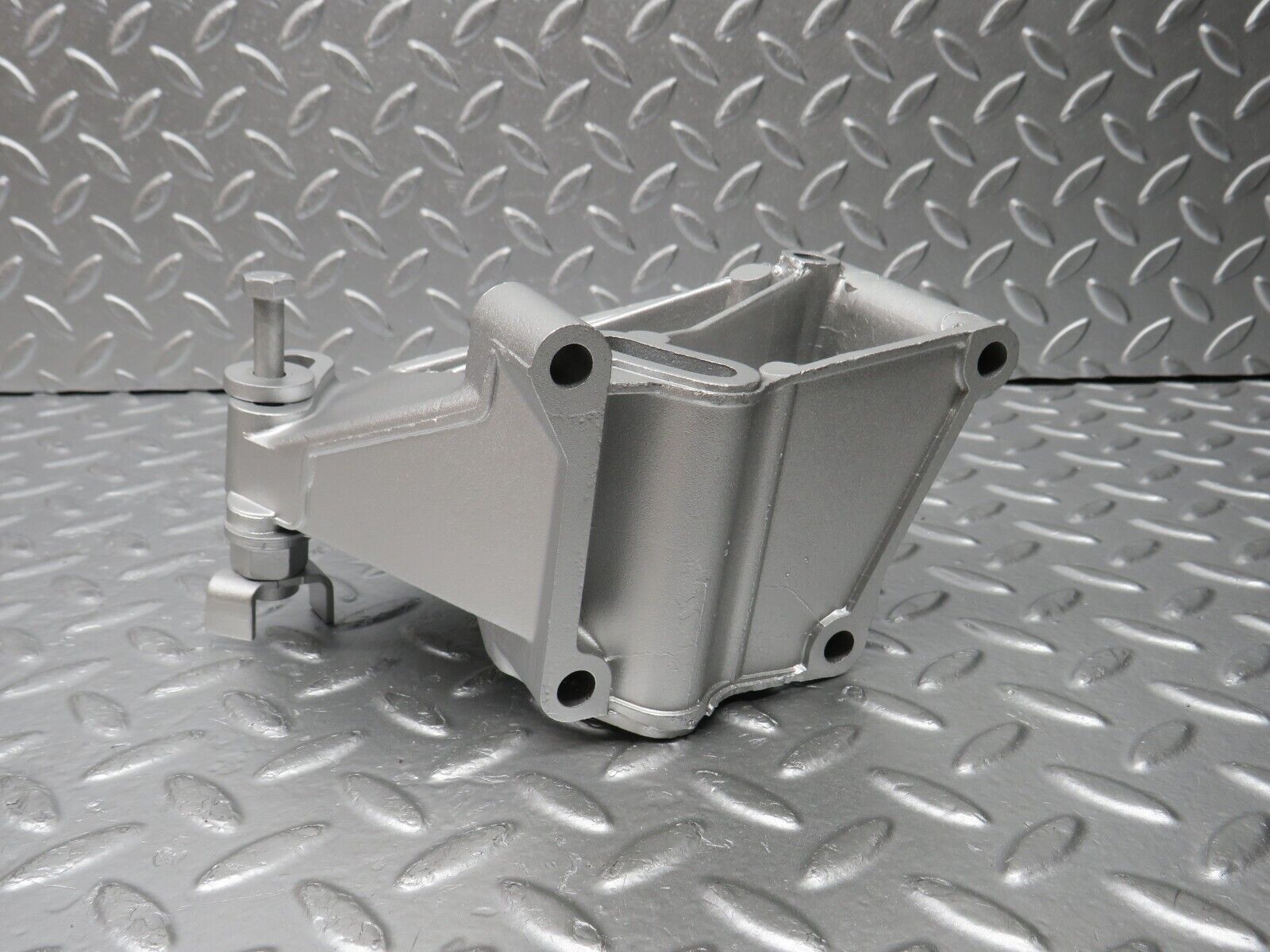 30902 Mercedes-Benz W201 190E 2.0L Power Steering Pump Bracket 1234660241