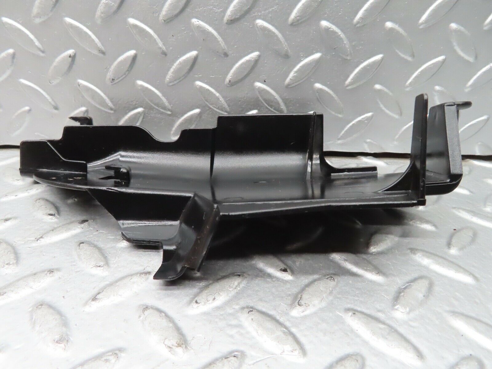 21627 Mercedes-Benz W126 300SE Front Left Door Lock Inner Cover 1267230308