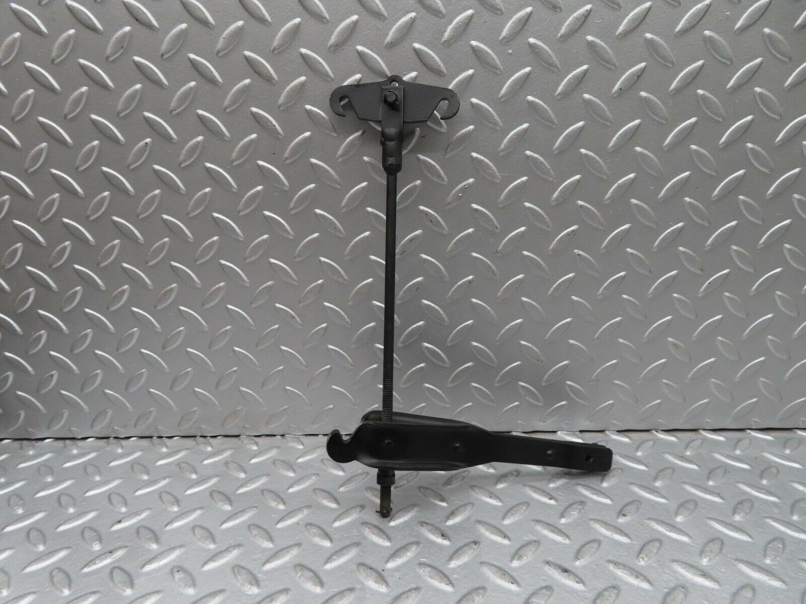 12439 Mercedes-Benz W108 280SE 3.5 Handbrake Adjusting Handbrake Regulator