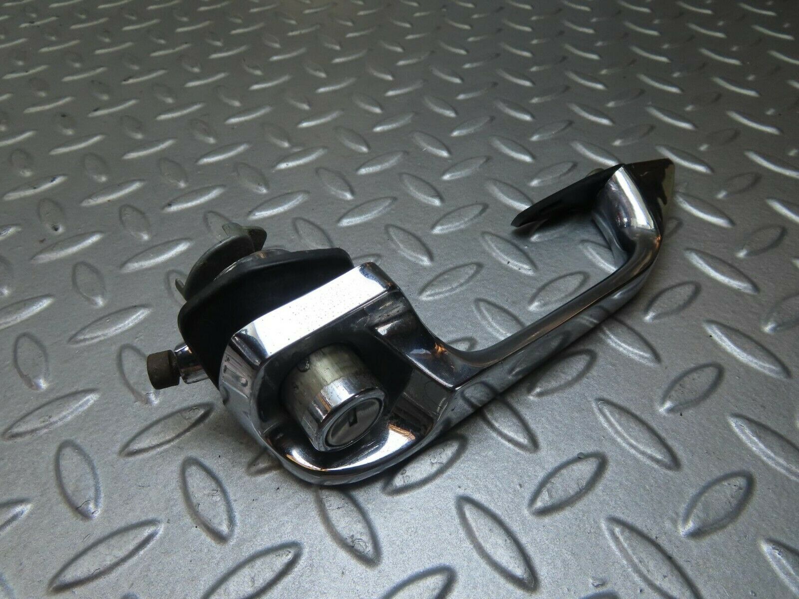 8734 Mercedes-Benz W108 Chrome Door Handle Front Left No Key 1087660701