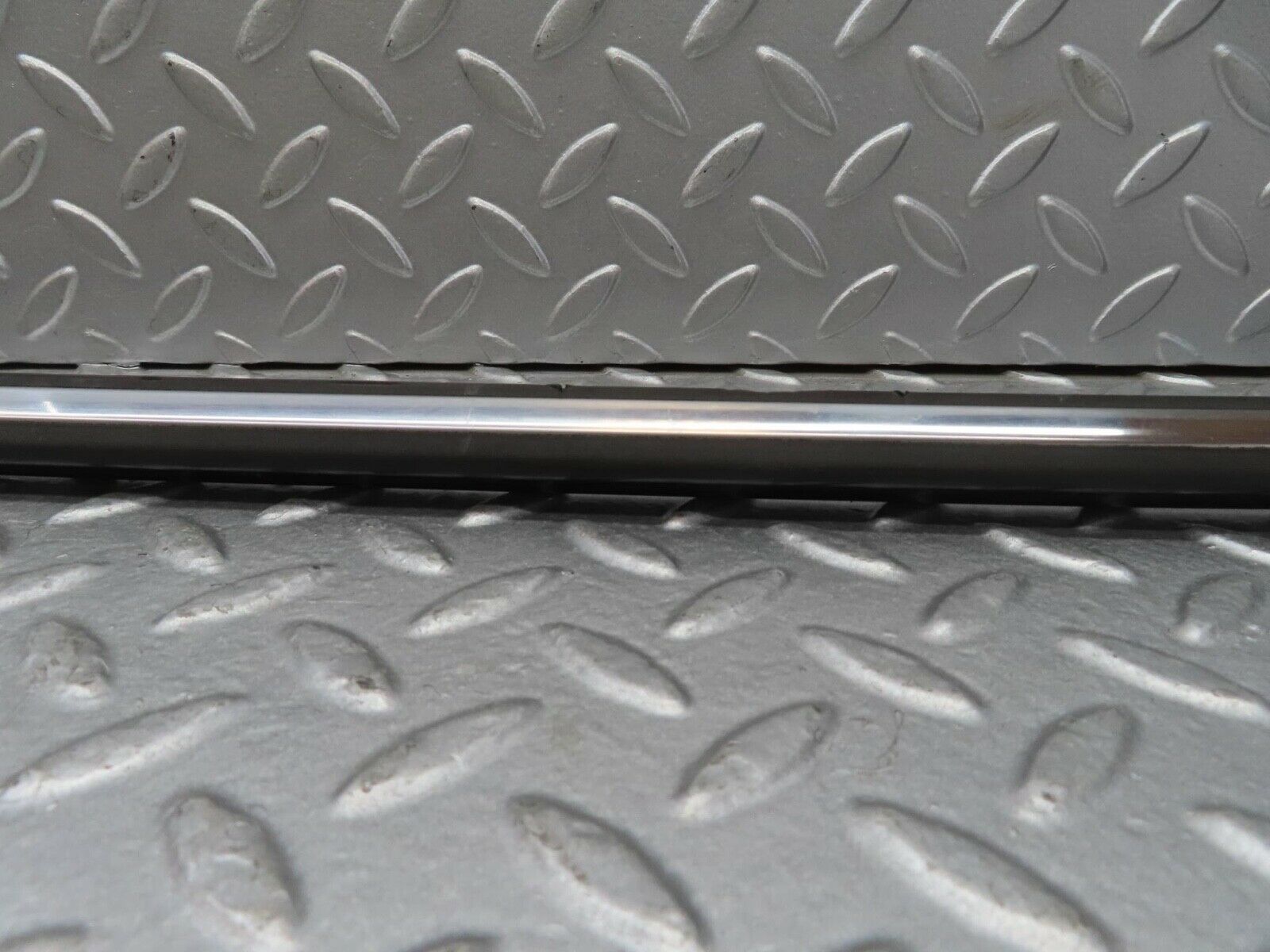 13450 Mercedes-Benz W123 200 Rear Left Fender Wing Centre Moulding Trim