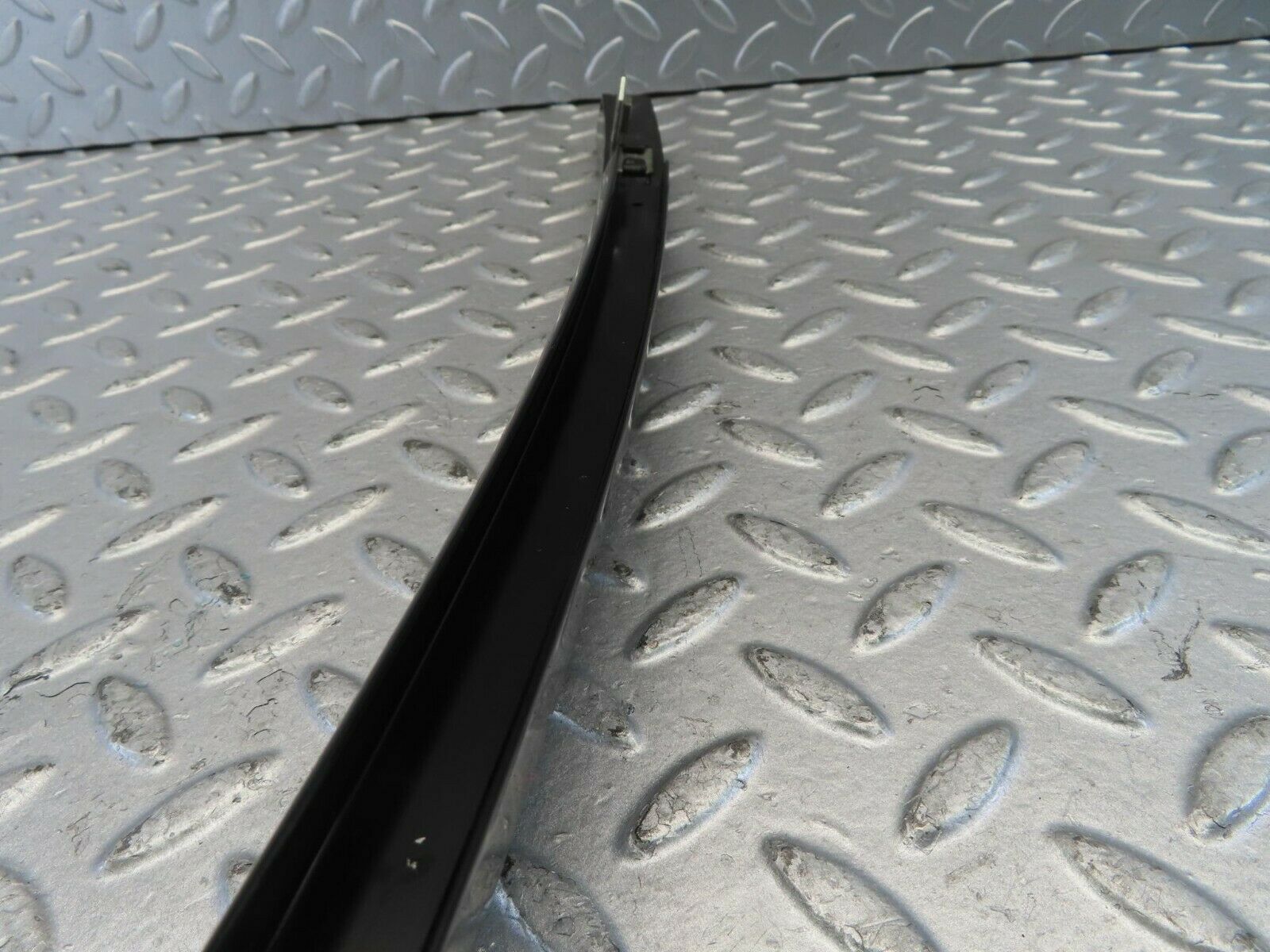 11200 Mercedes-Benz W221 S320 Rear Left Door Window Channel 2217300119