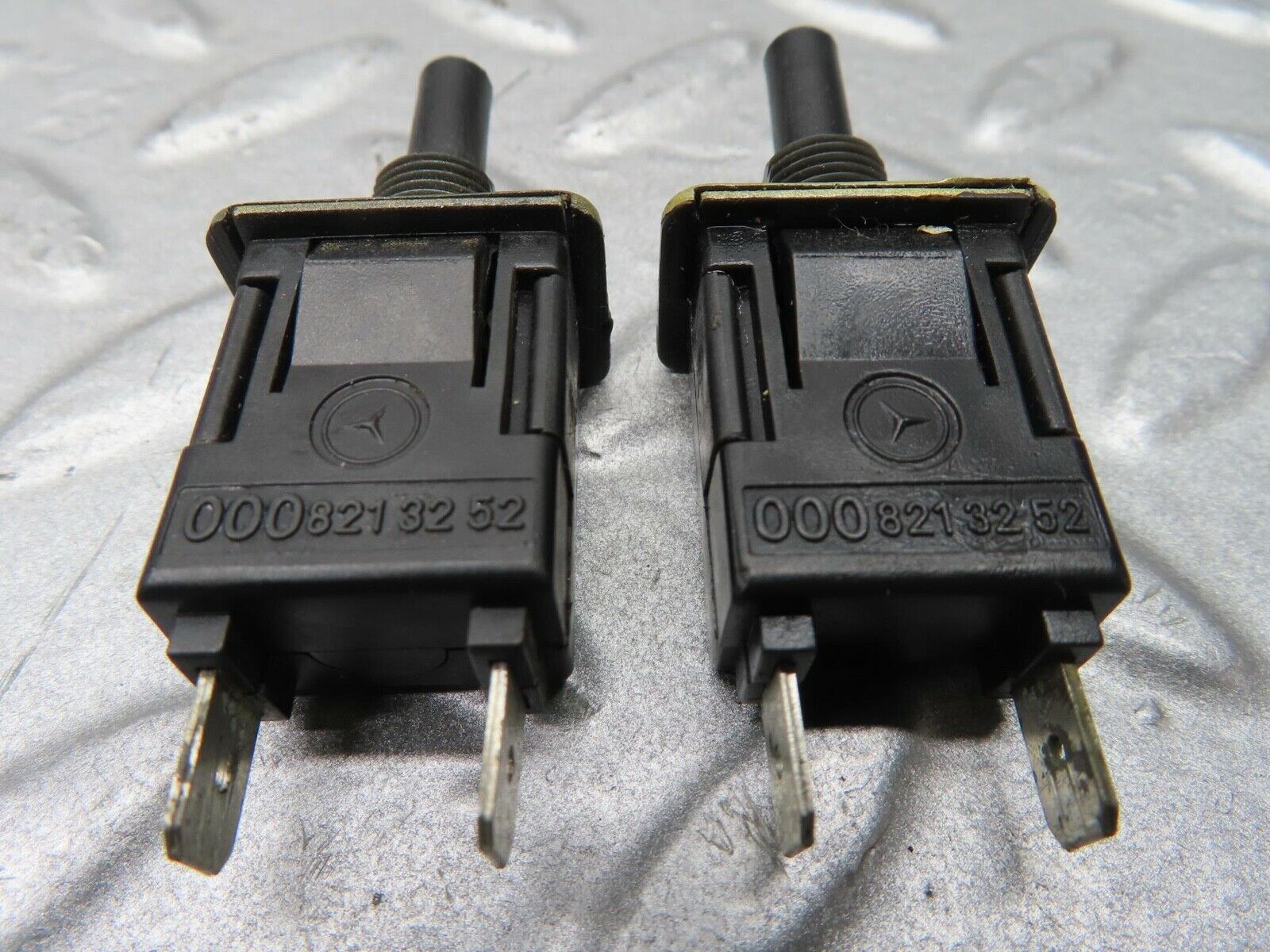 14481 Mercedes-Benz W116 350SE Door Contact Switch 0008213252