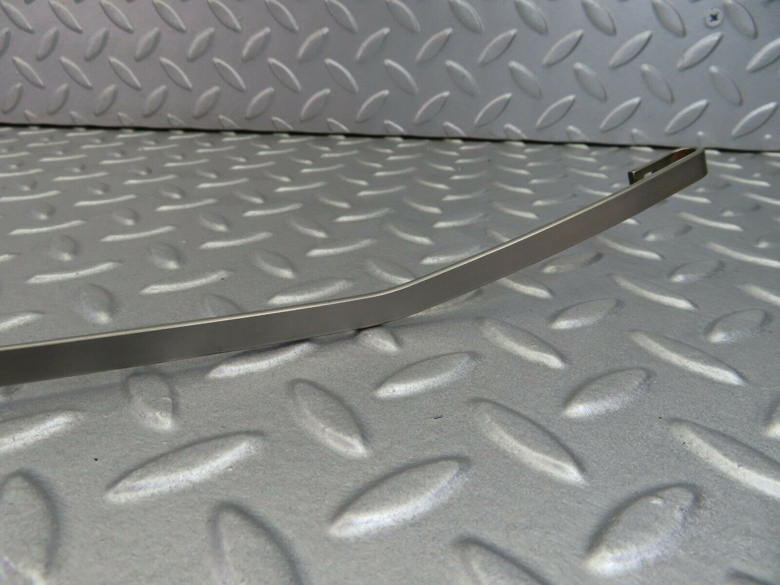 7907 Mercedes-Benz W115 220D Wiper Arm Left Side